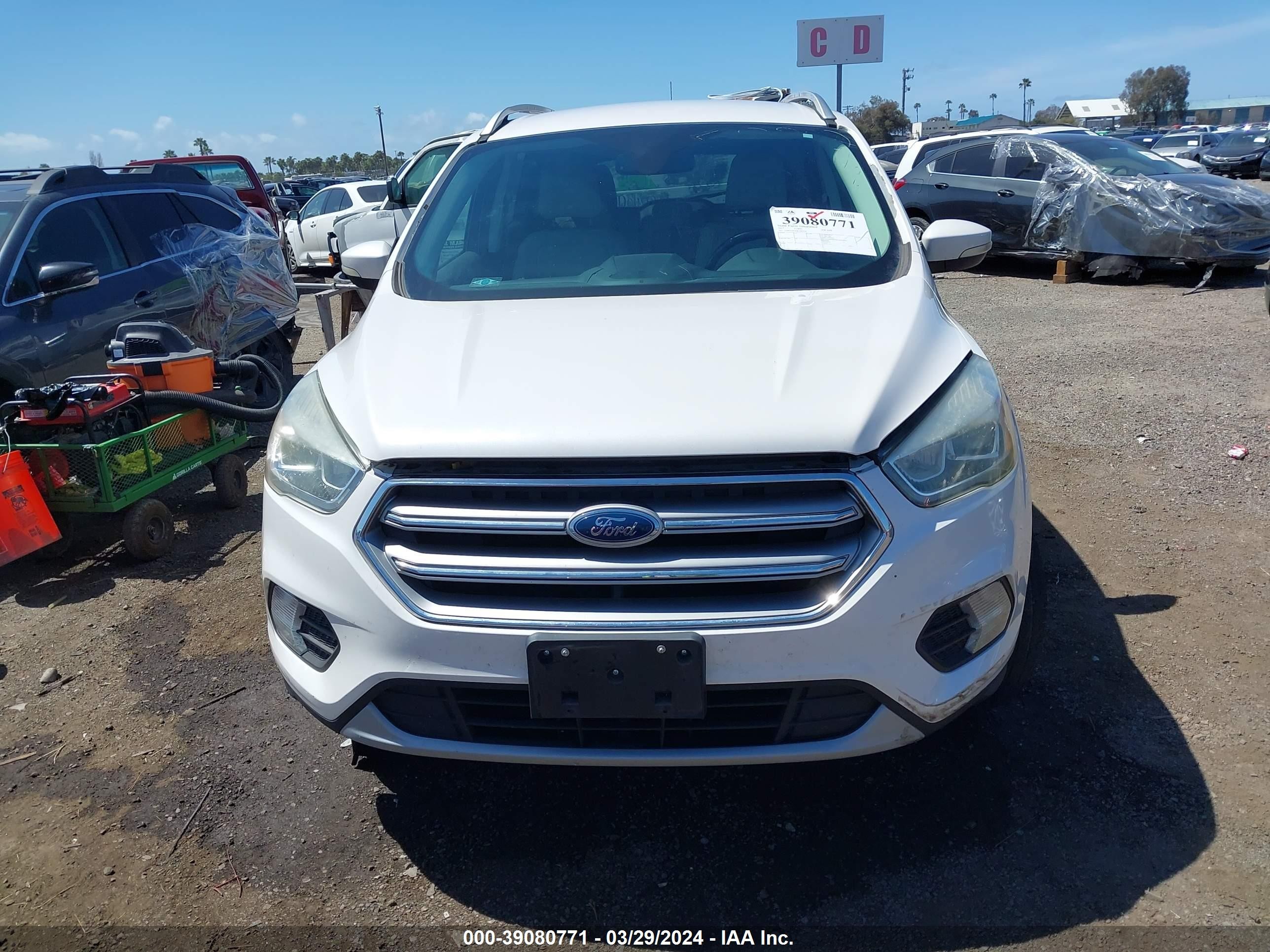 Photo 11 VIN: 1FMCU0JDXHUD85330 - FORD ESCAPE 