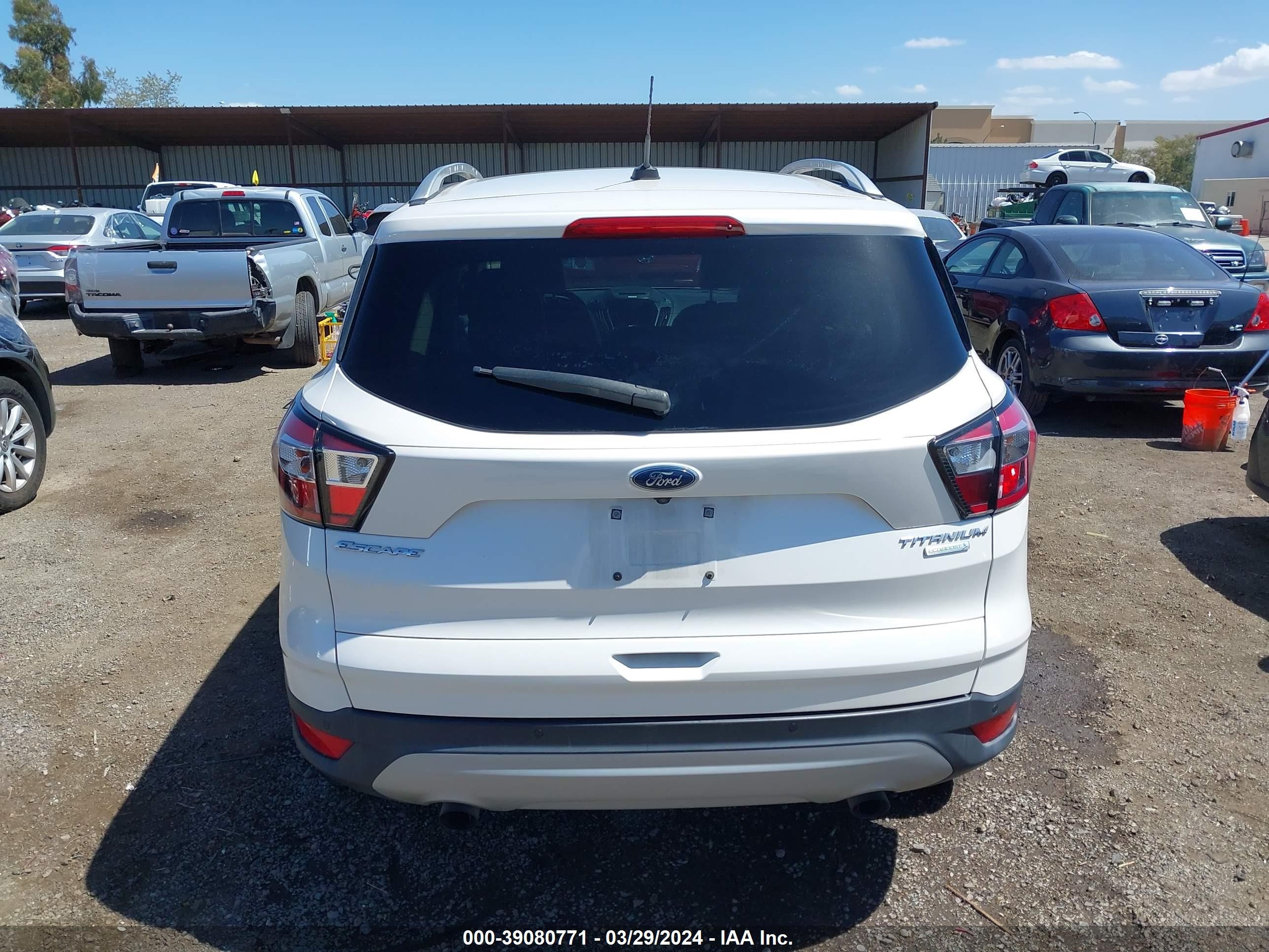 Photo 15 VIN: 1FMCU0JDXHUD85330 - FORD ESCAPE 