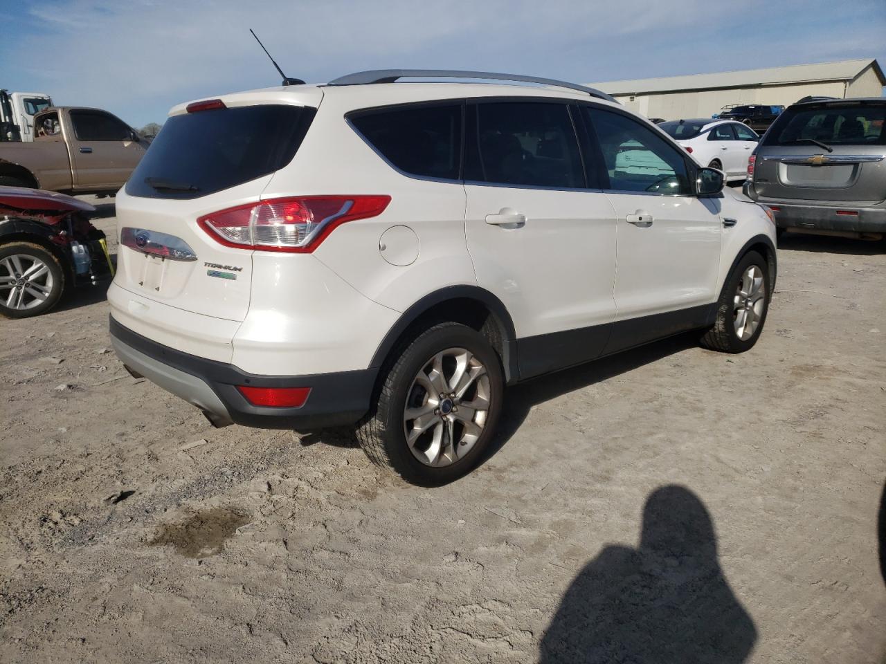 Photo 2 VIN: 1FMCU0JX8EUA43025 - FORD ESCAPE 