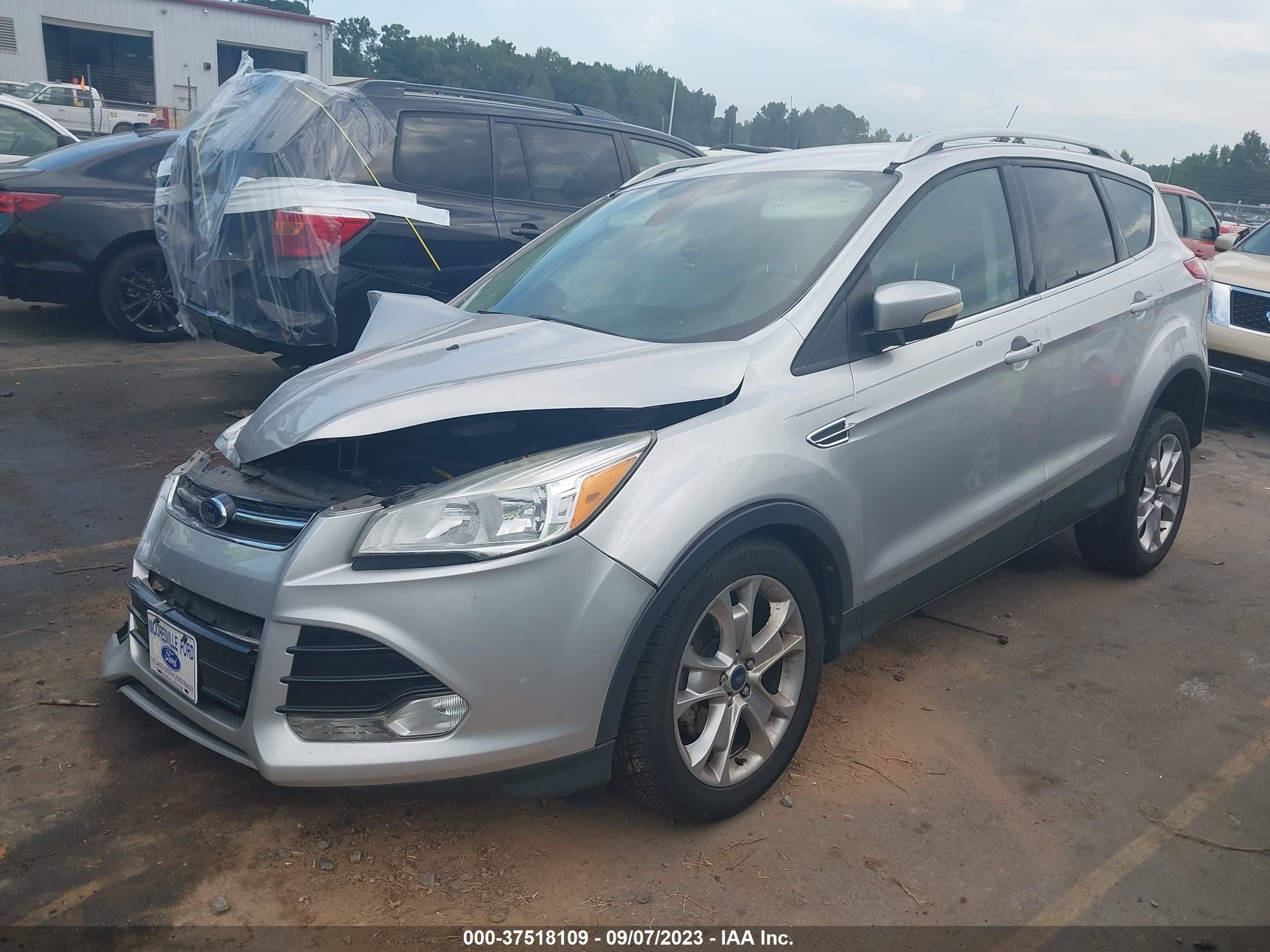 Photo 1 VIN: 1FMCU0JX9EUB92639 - FORD ESCAPE 