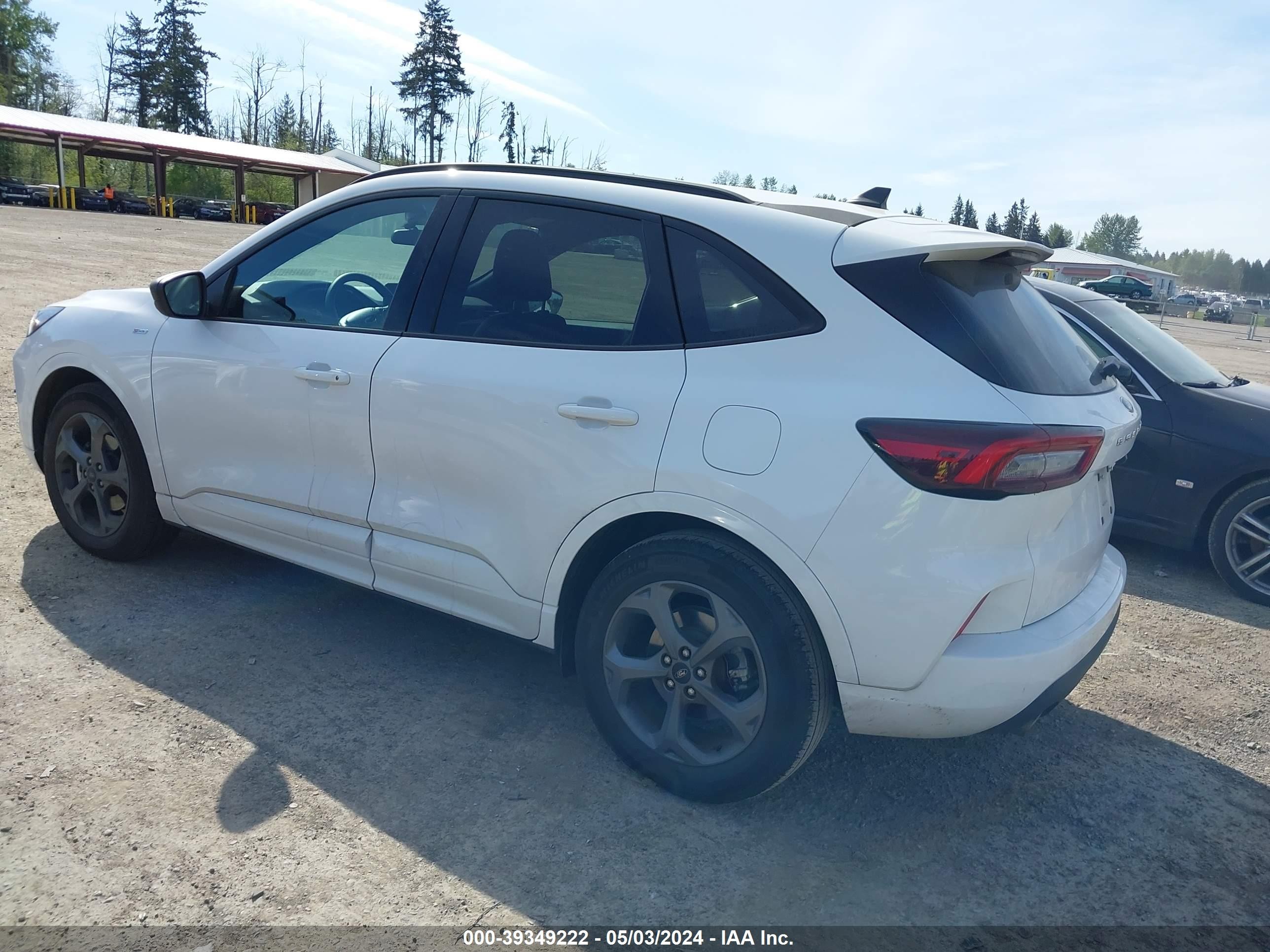 Photo 2 VIN: 1FMCU0MN5PUA42217 - FORD ESCAPE 