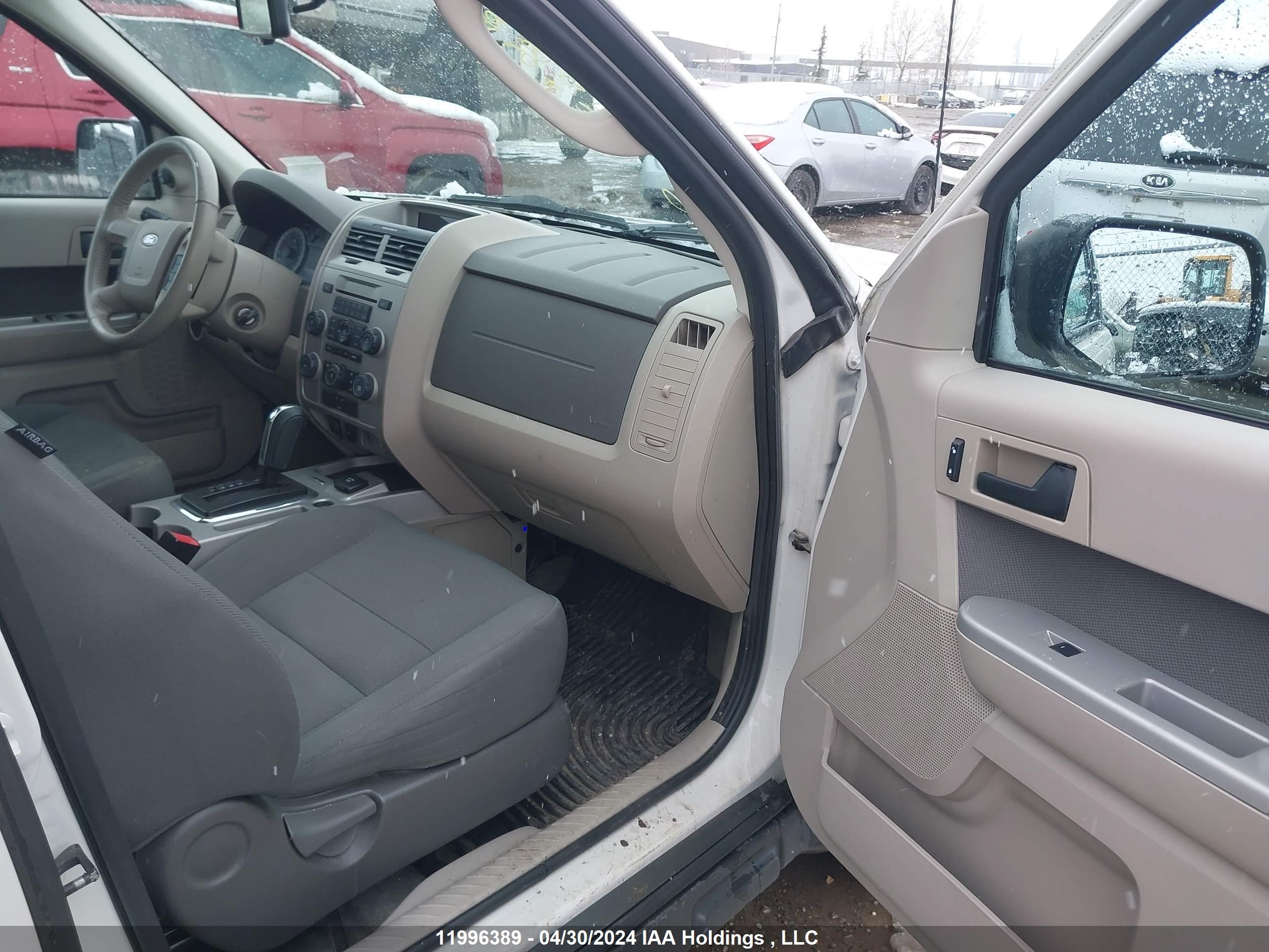 Photo 4 VIN: 1FMCU49329KC55736 - FORD ESCAPE 