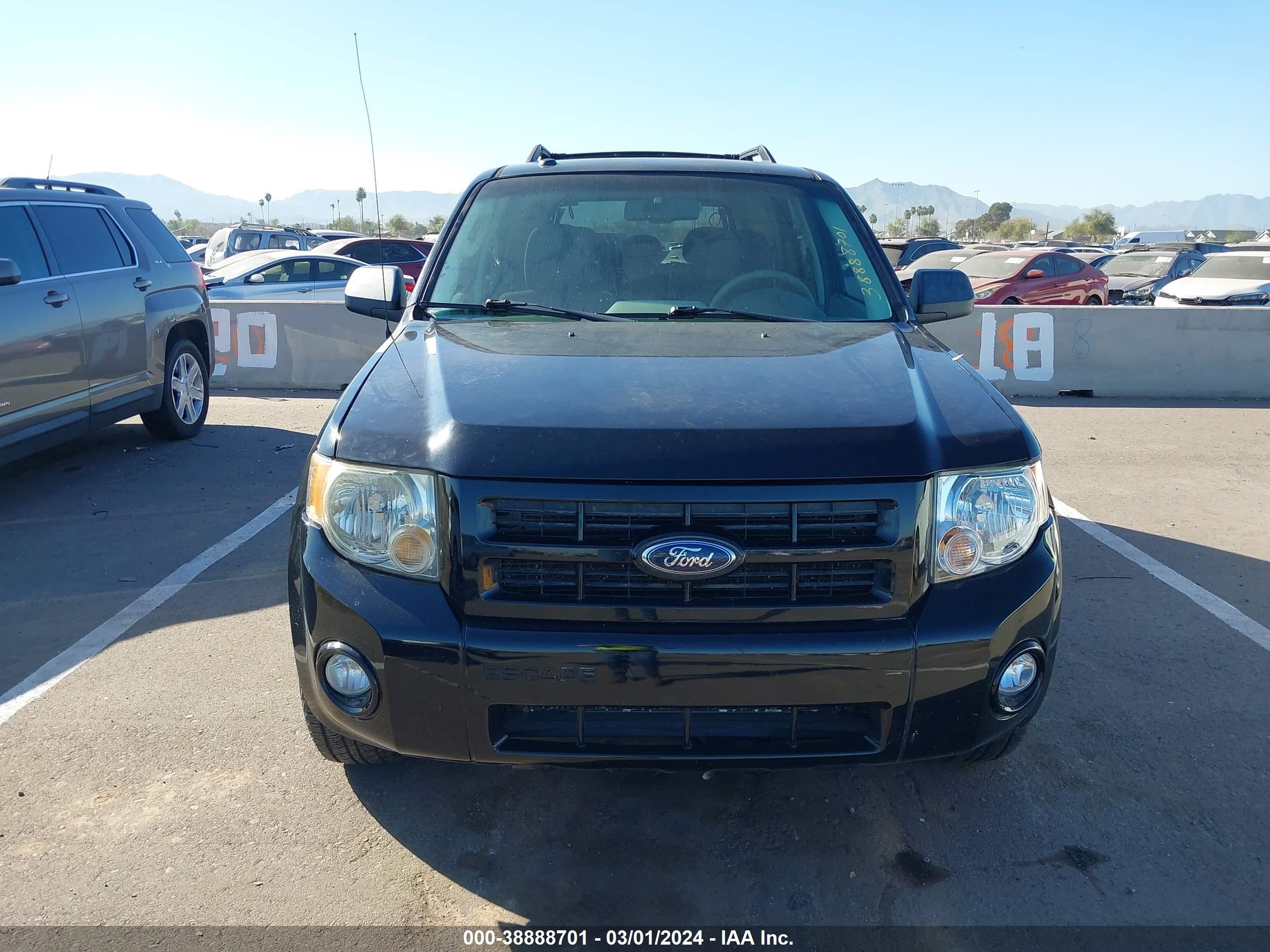 Photo 5 VIN: 1FMCU49339KA60146 - FORD ESCAPE 