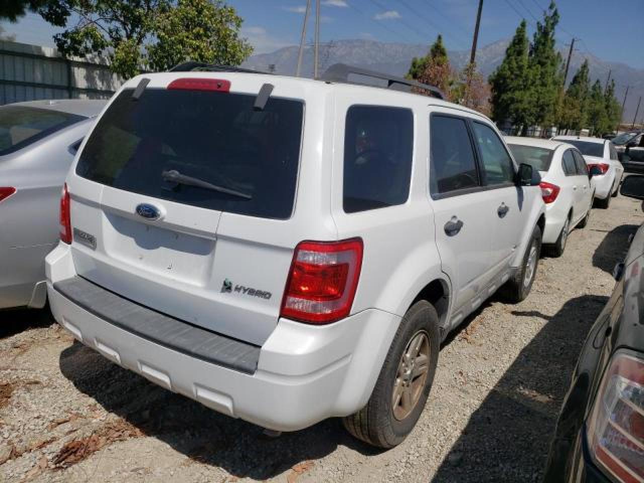 Photo 3 VIN: 1FMCU49369KB39472 - FORD ESCAPE 