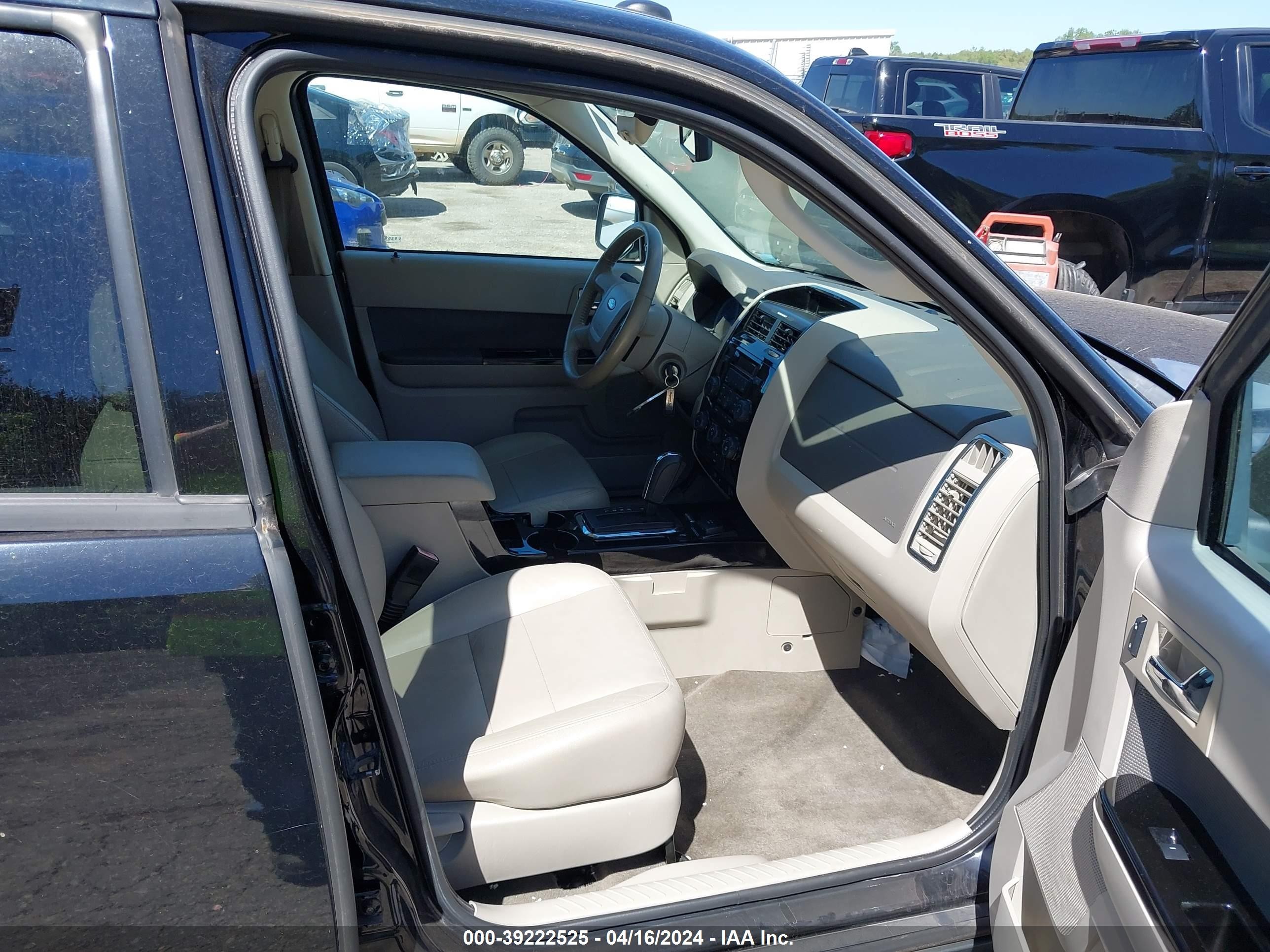 Photo 4 VIN: 1FMCU49379KA88984 - FORD ESCAPE 