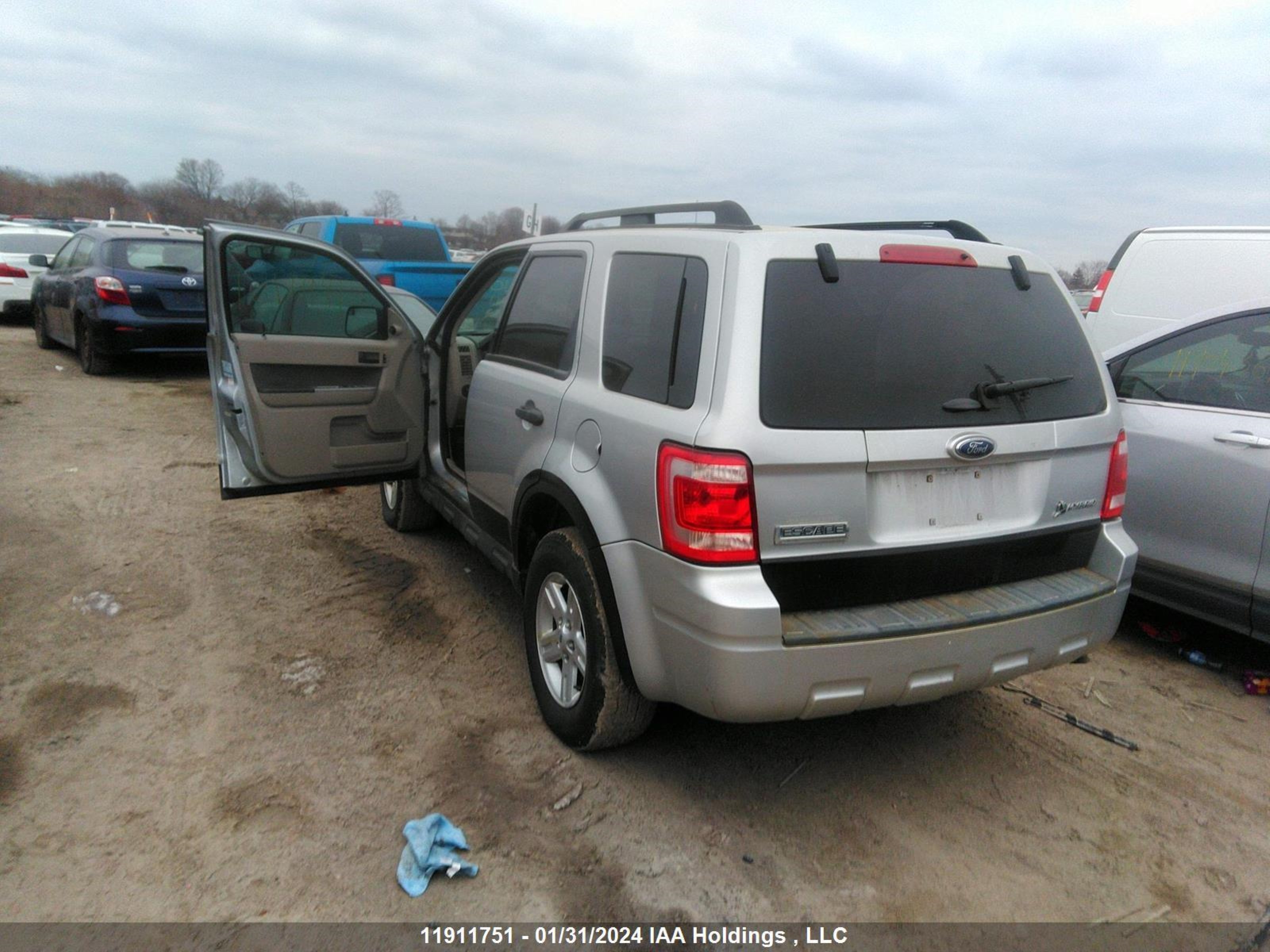 Photo 2 VIN: 1FMCU49389KD09010 - FORD ESCAPE 