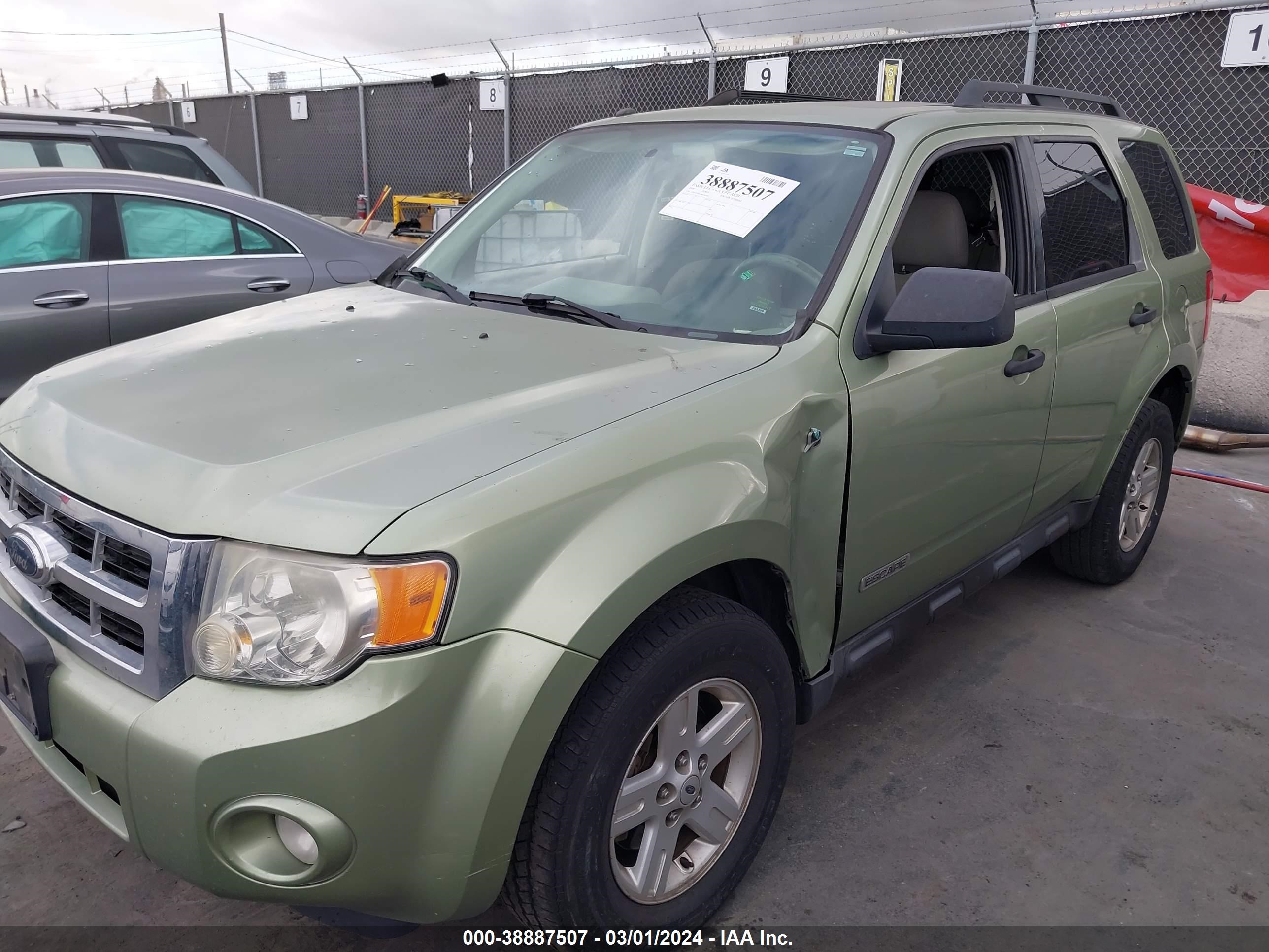 Photo 5 VIN: 1FMCU49H38KC06992 - FORD ESCAPE 