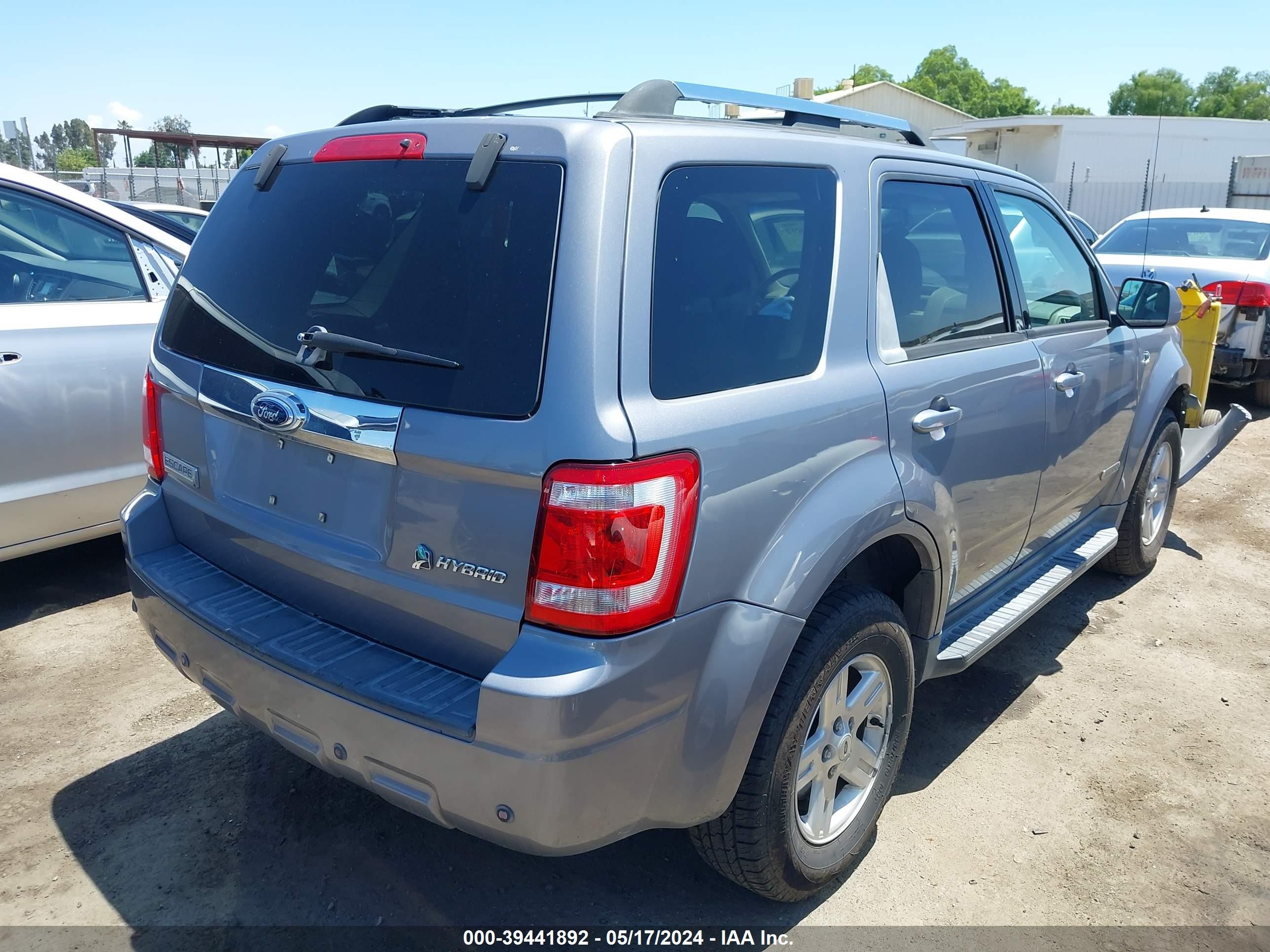 Photo 3 VIN: 1FMCU49H48KA94543 - FORD ESCAPE 