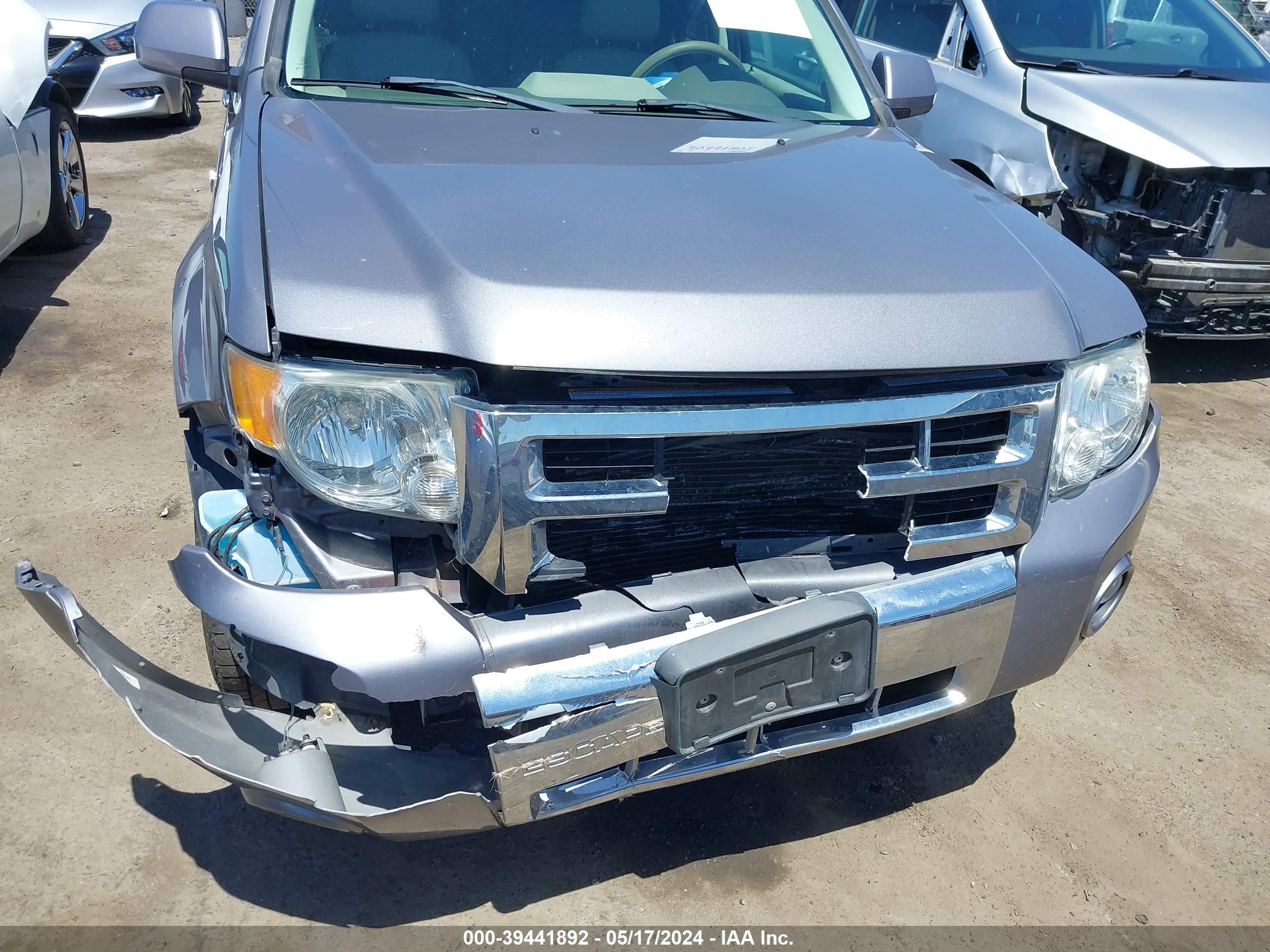 Photo 5 VIN: 1FMCU49H48KA94543 - FORD ESCAPE 