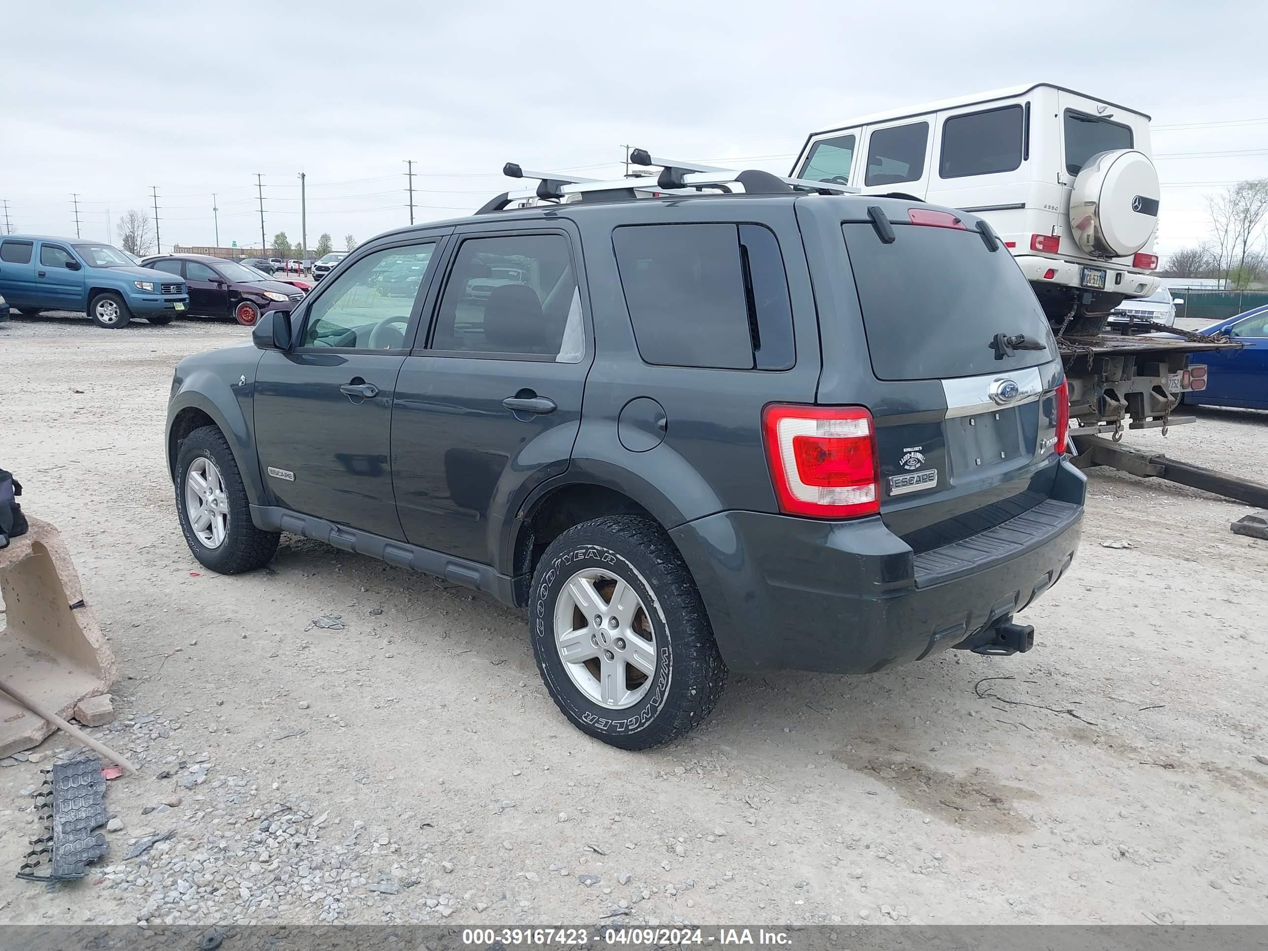 Photo 2 VIN: 1FMCU49H68KB08037 - FORD ESCAPE 