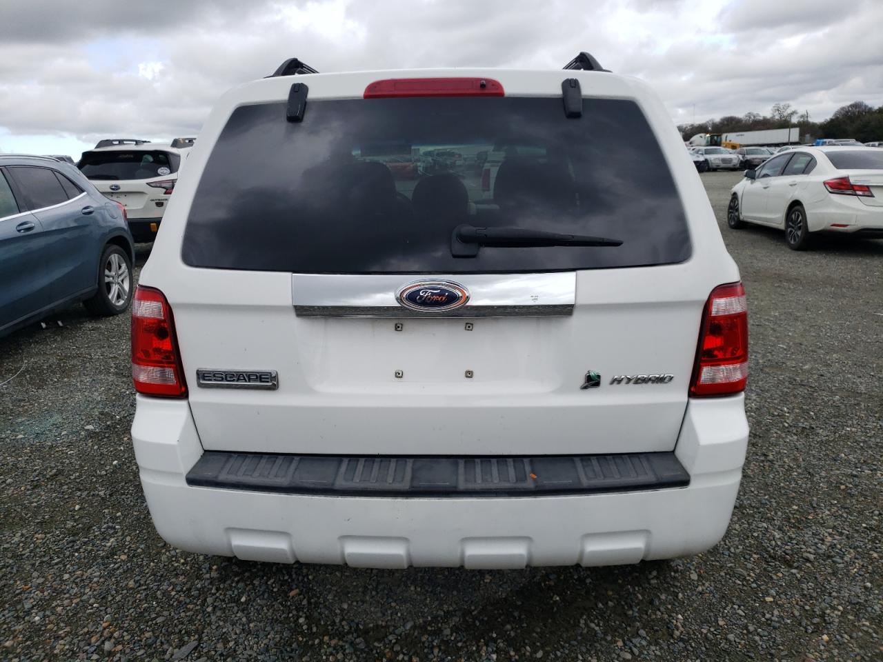 Photo 6 VIN: 1FMCU49H98KA37352 - FORD ESCAPE 