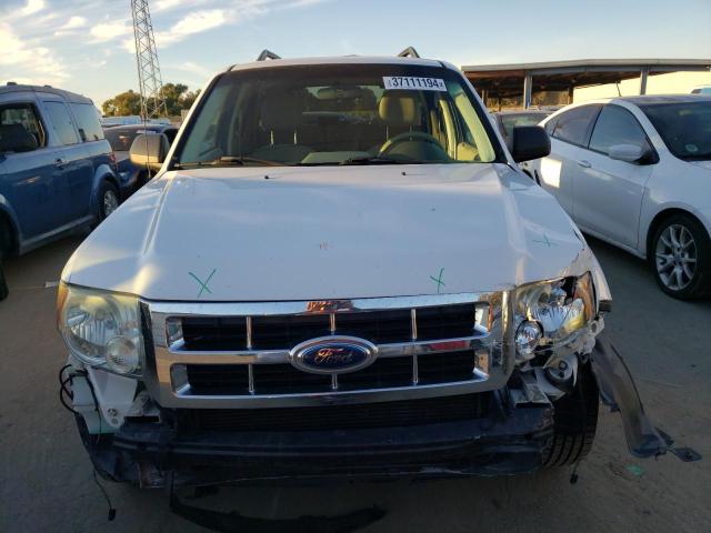 Photo 4 VIN: 1FMCU49H98KC80000 - FORD ESCAPE 