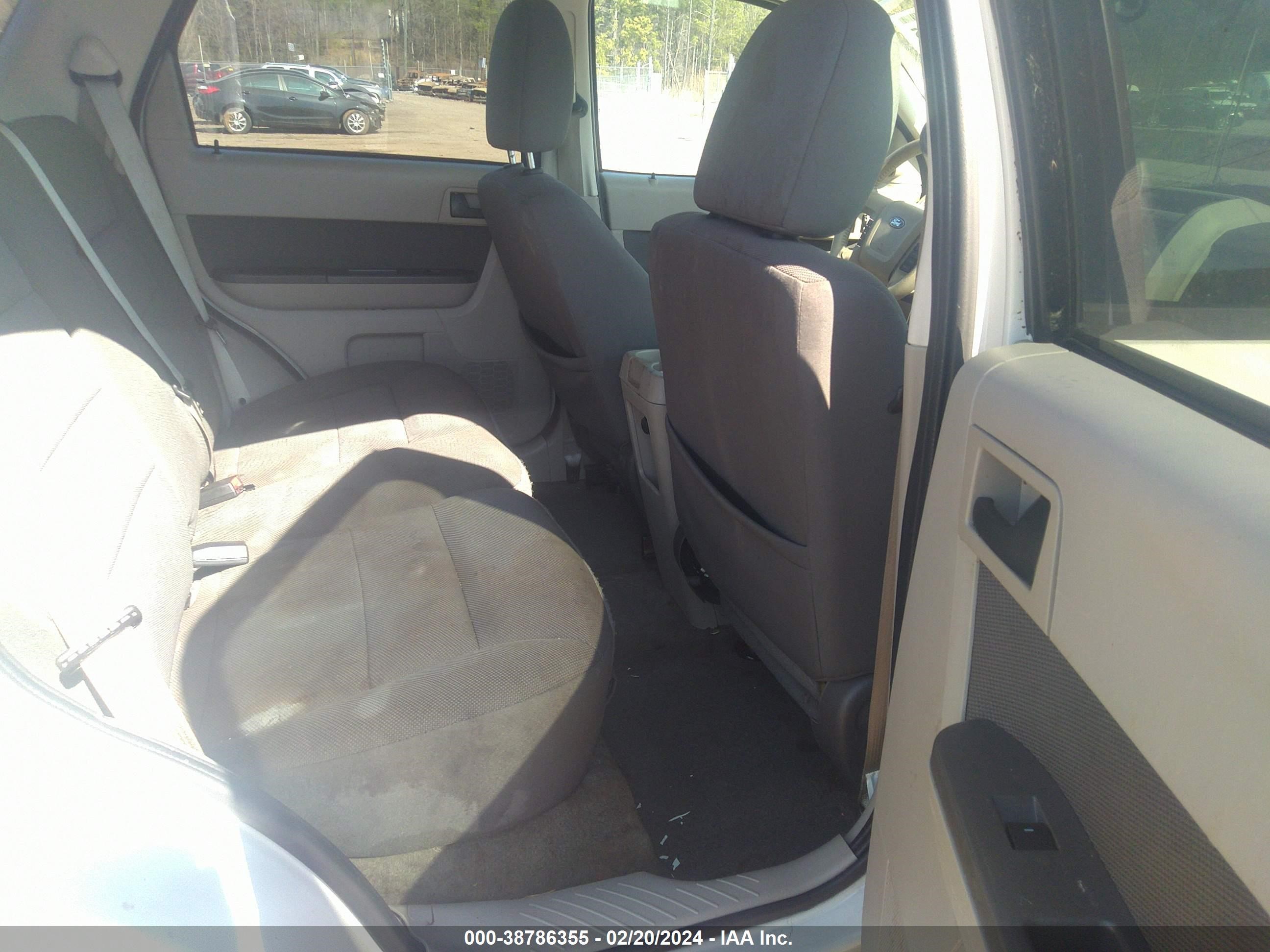 Photo 7 VIN: 1FMCU59309KA71207 - FORD ESCAPE 