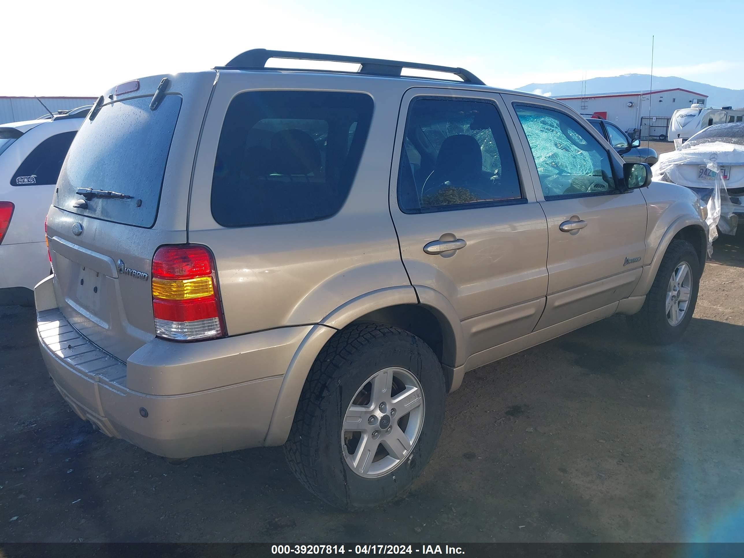 Photo 3 VIN: 1FMCU59H17KB34341 - FORD ESCAPE 