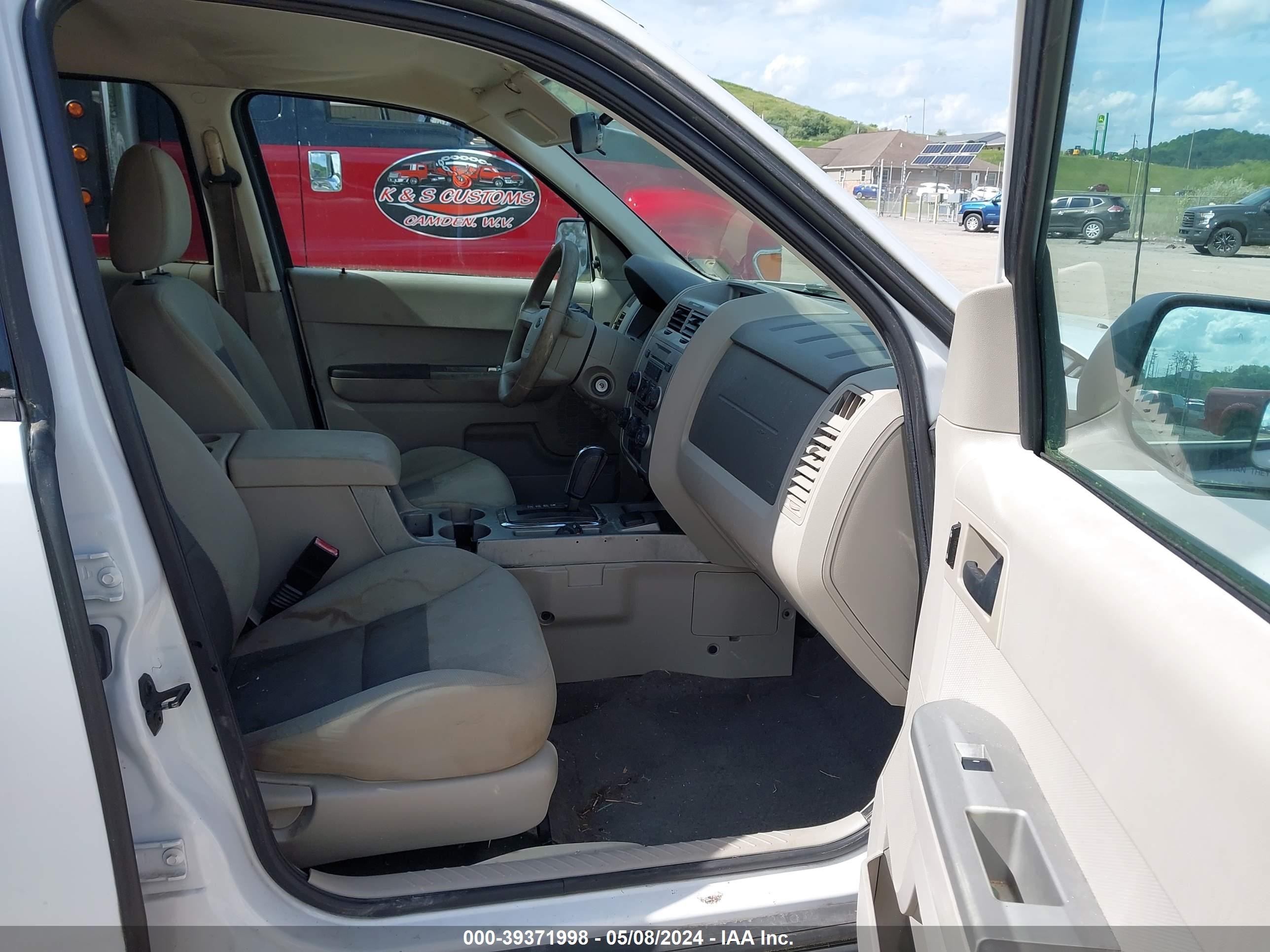 Photo 4 VIN: 1FMCU59H48KA24370 - FORD ESCAPE 