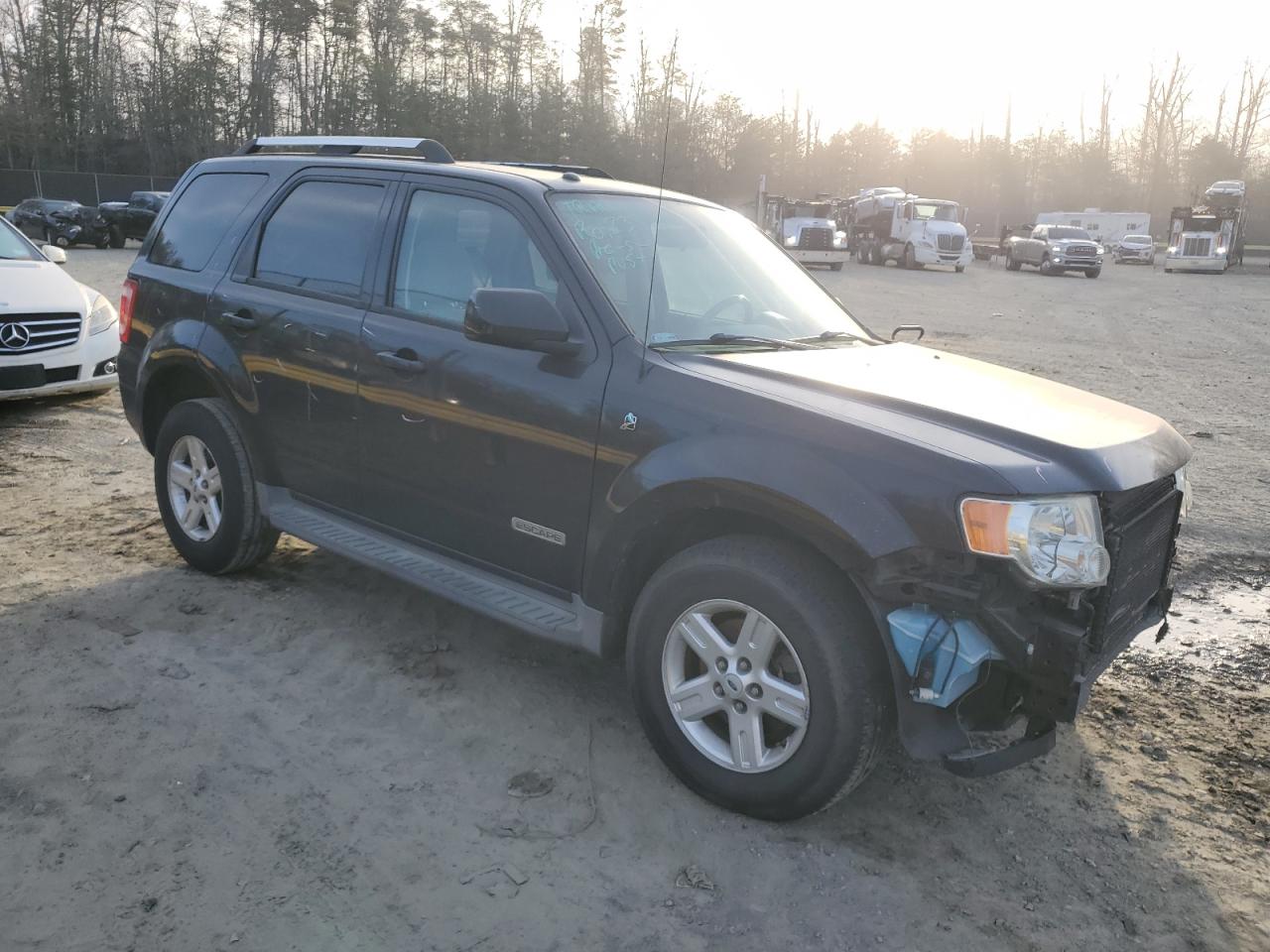 Photo 3 VIN: 1FMCU59H58KE38712 - FORD ESCAPE 