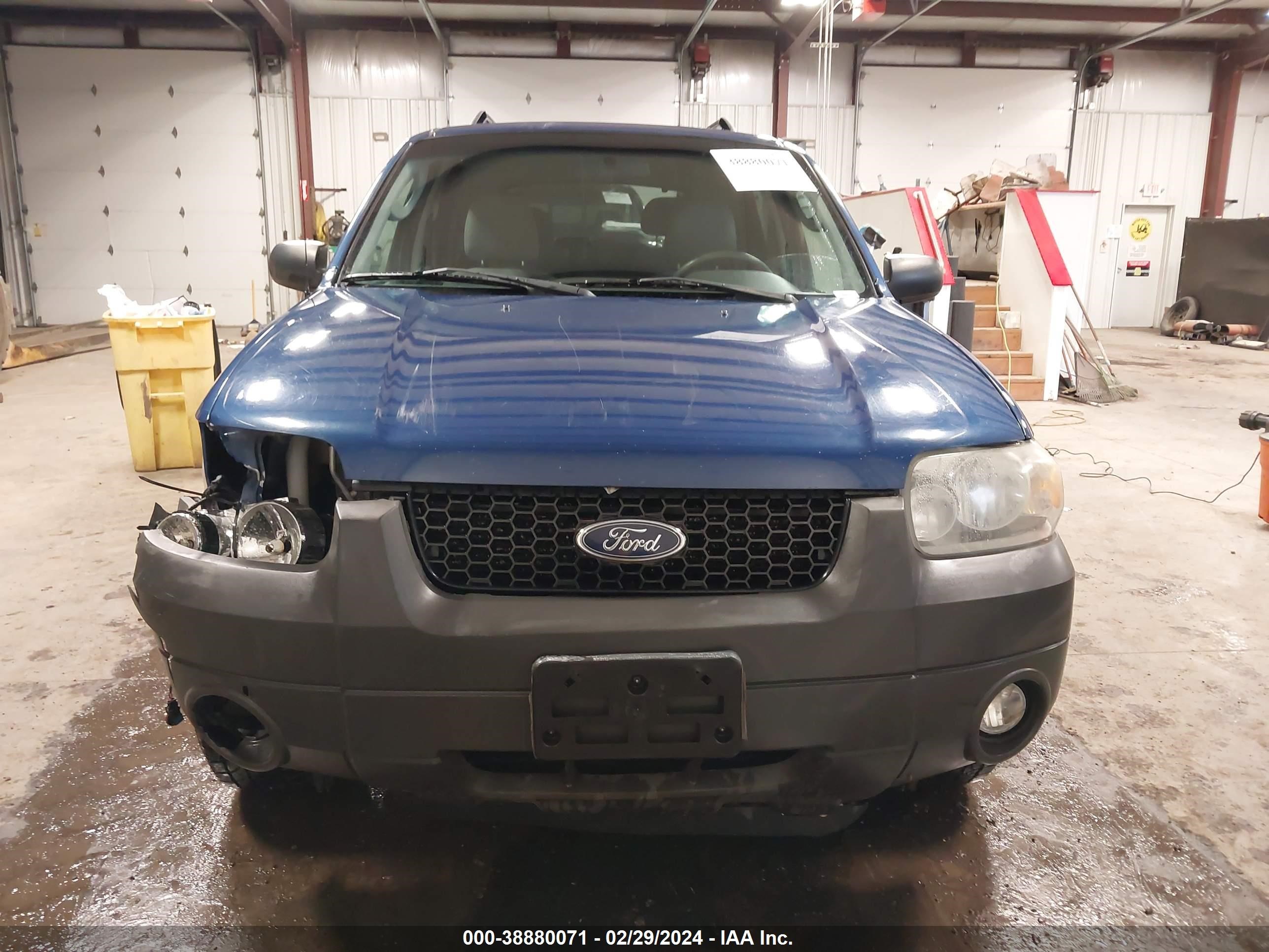 Photo 11 VIN: 1FMCU59H77KC08121 - FORD ESCAPE 