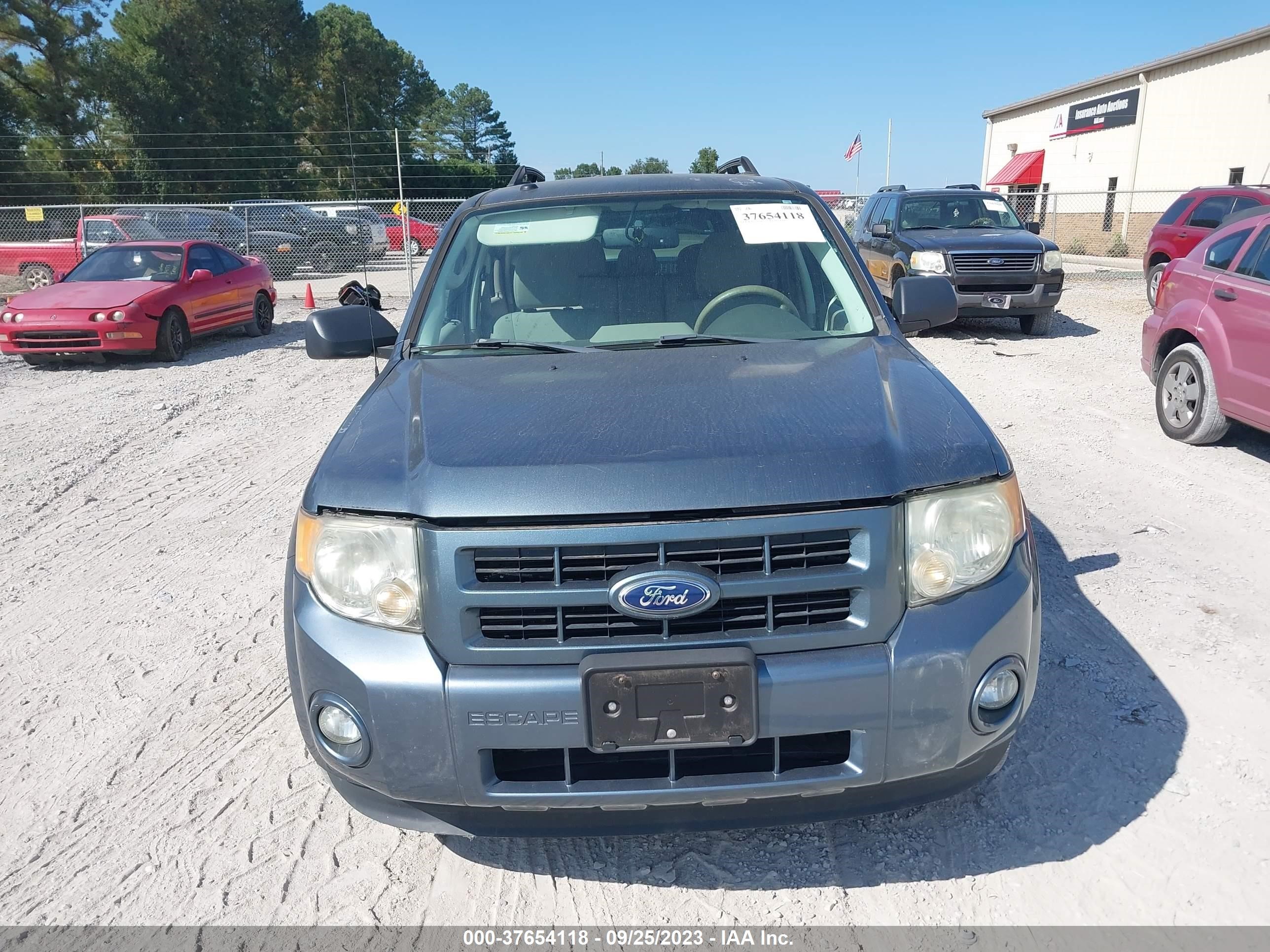 Photo 11 VIN: 1FMCU5K37BKB75564 - FORD ESCAPE 