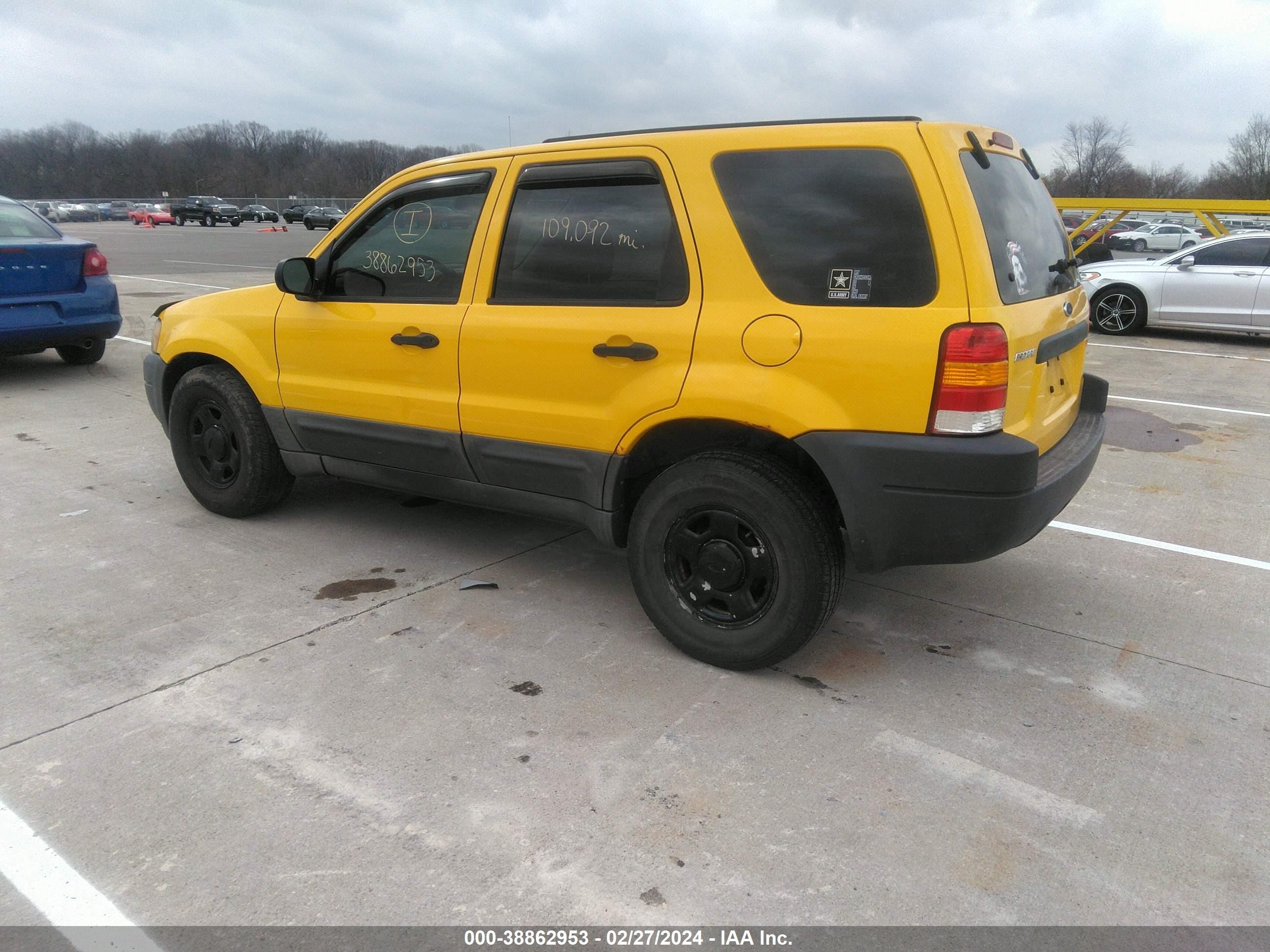 Photo 2 VIN: 1FMCU92103KD10911 - FORD ESCAPE 