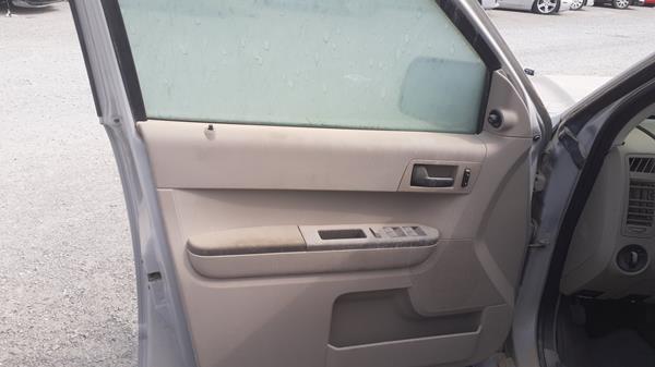 Photo 8 VIN: 1FMCU92118KB02625 - FORD ESCAPE 