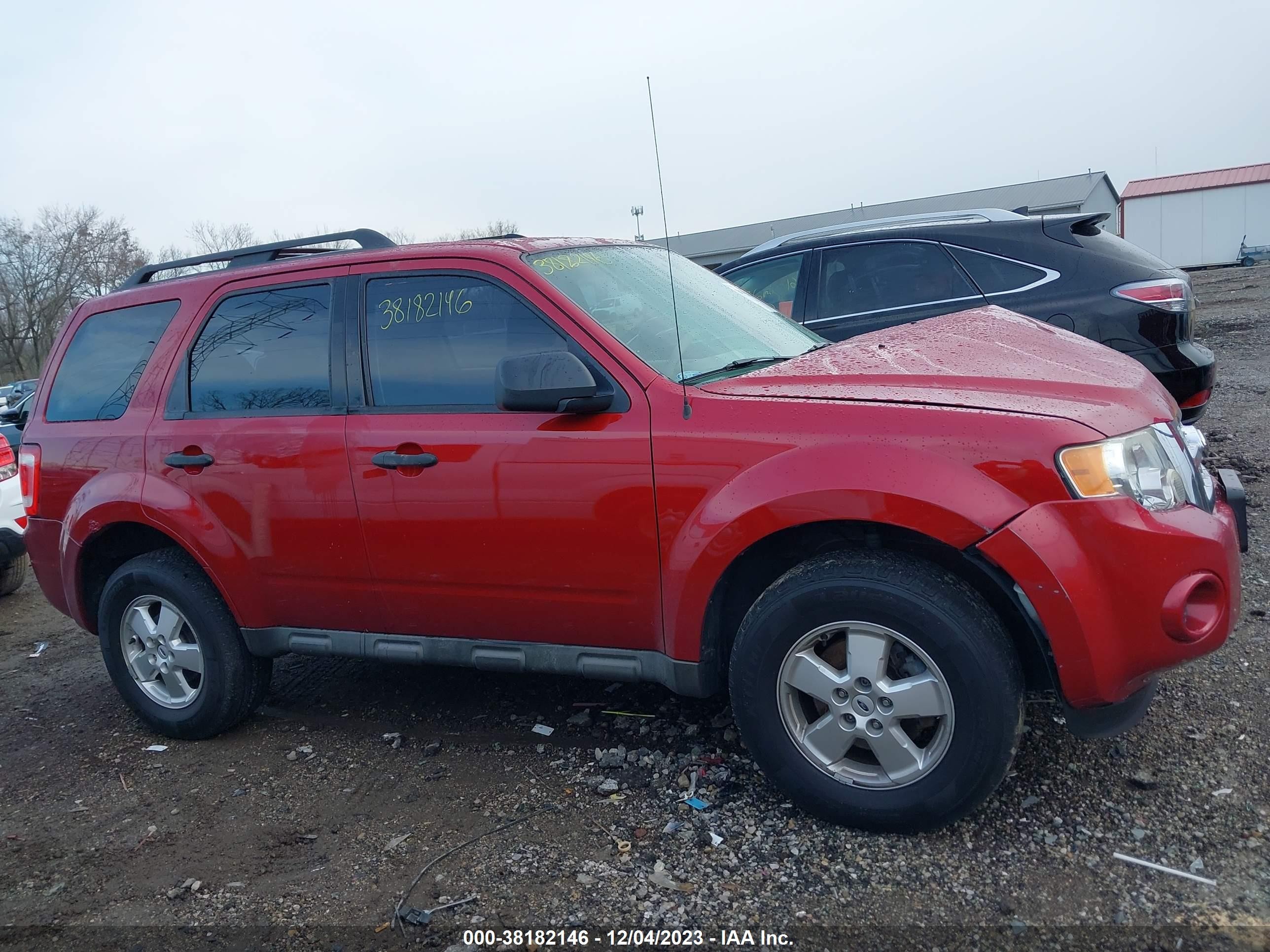 Photo 12 VIN: 1FMCU92749KB94738 - FORD ESCAPE 