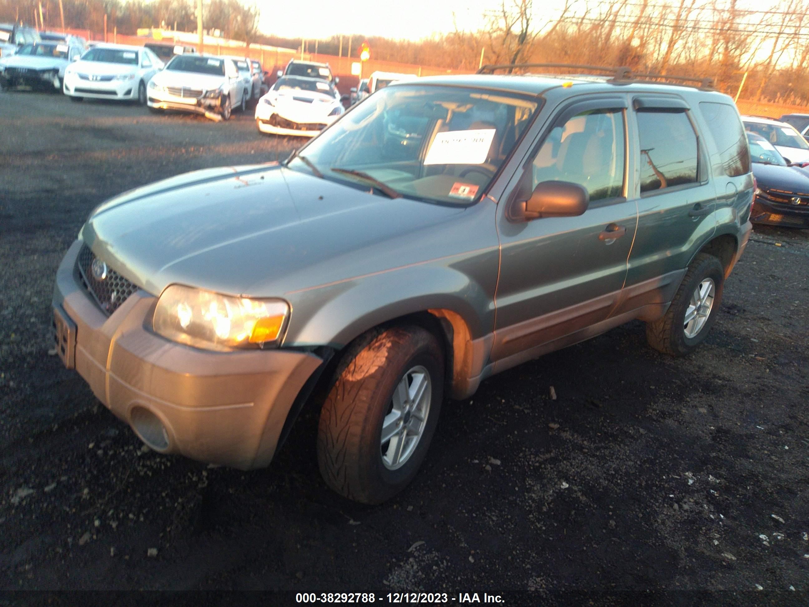 Photo 1 VIN: 1FMCU92ZX7KB50919 - FORD ESCAPE 