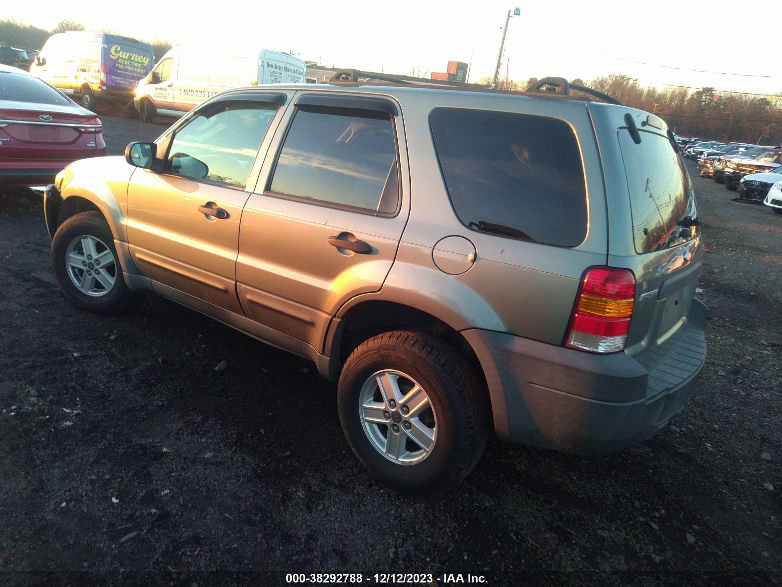 Photo 2 VIN: 1FMCU92ZX7KB50919 - FORD ESCAPE 