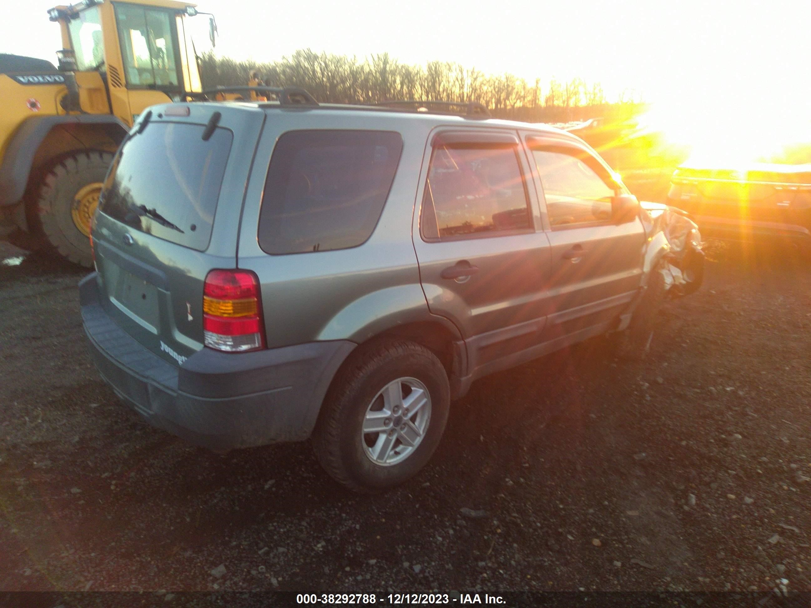 Photo 3 VIN: 1FMCU92ZX7KB50919 - FORD ESCAPE 