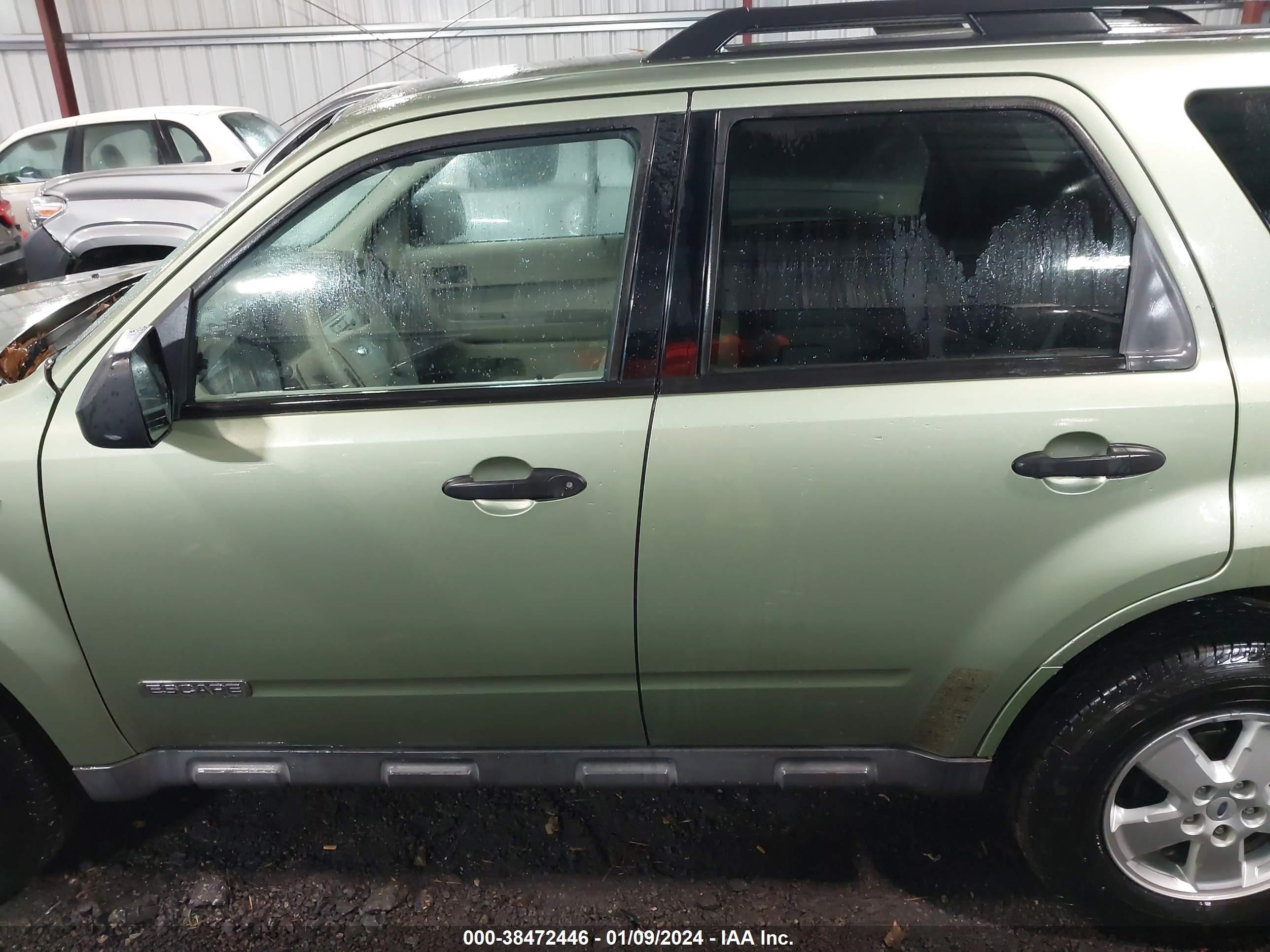 Photo 13 VIN: 1FMCU93108KB03506 - FORD ESCAPE 