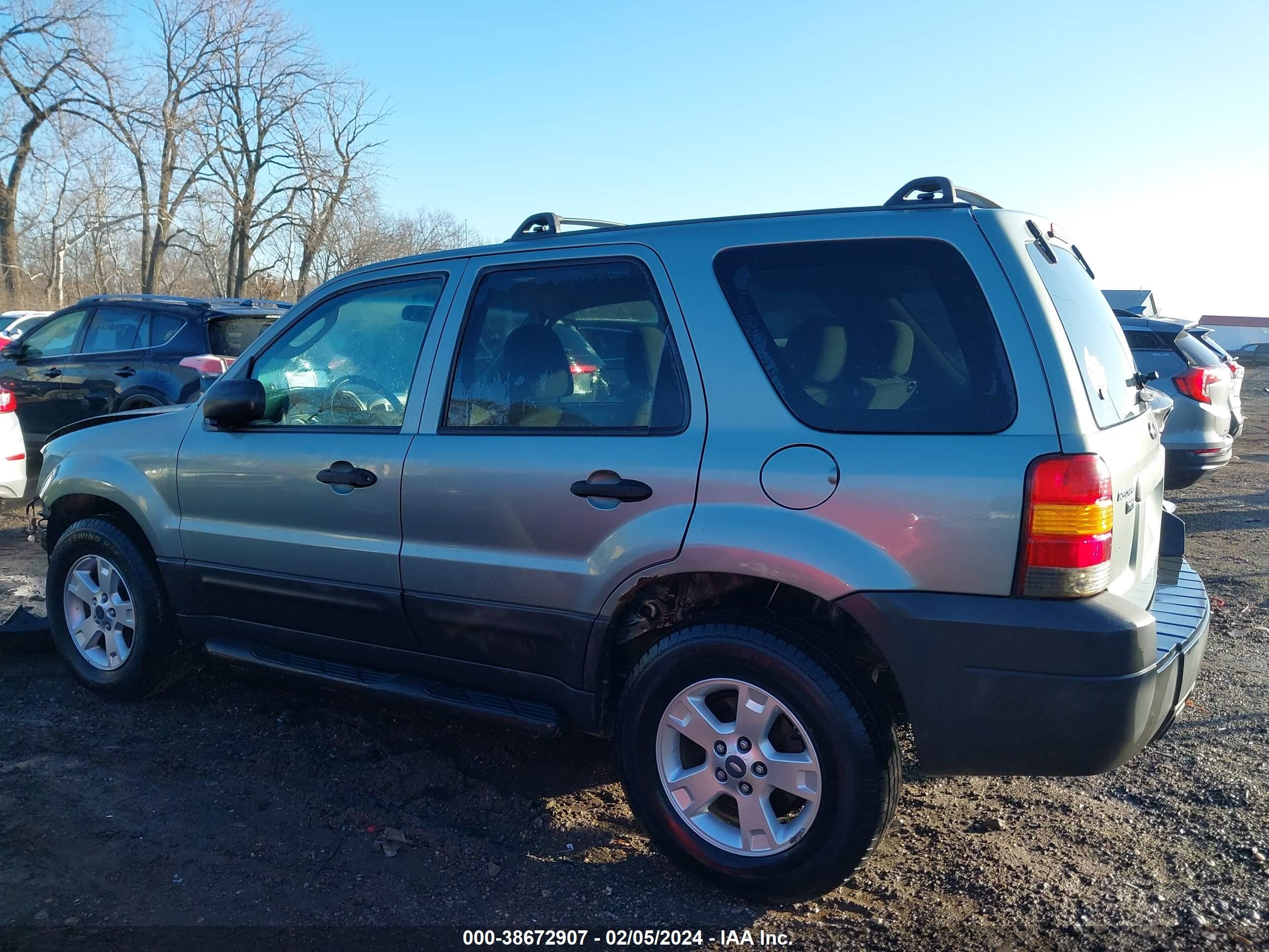 Photo 14 VIN: 1FMCU93115KB85564 - FORD ESCAPE 