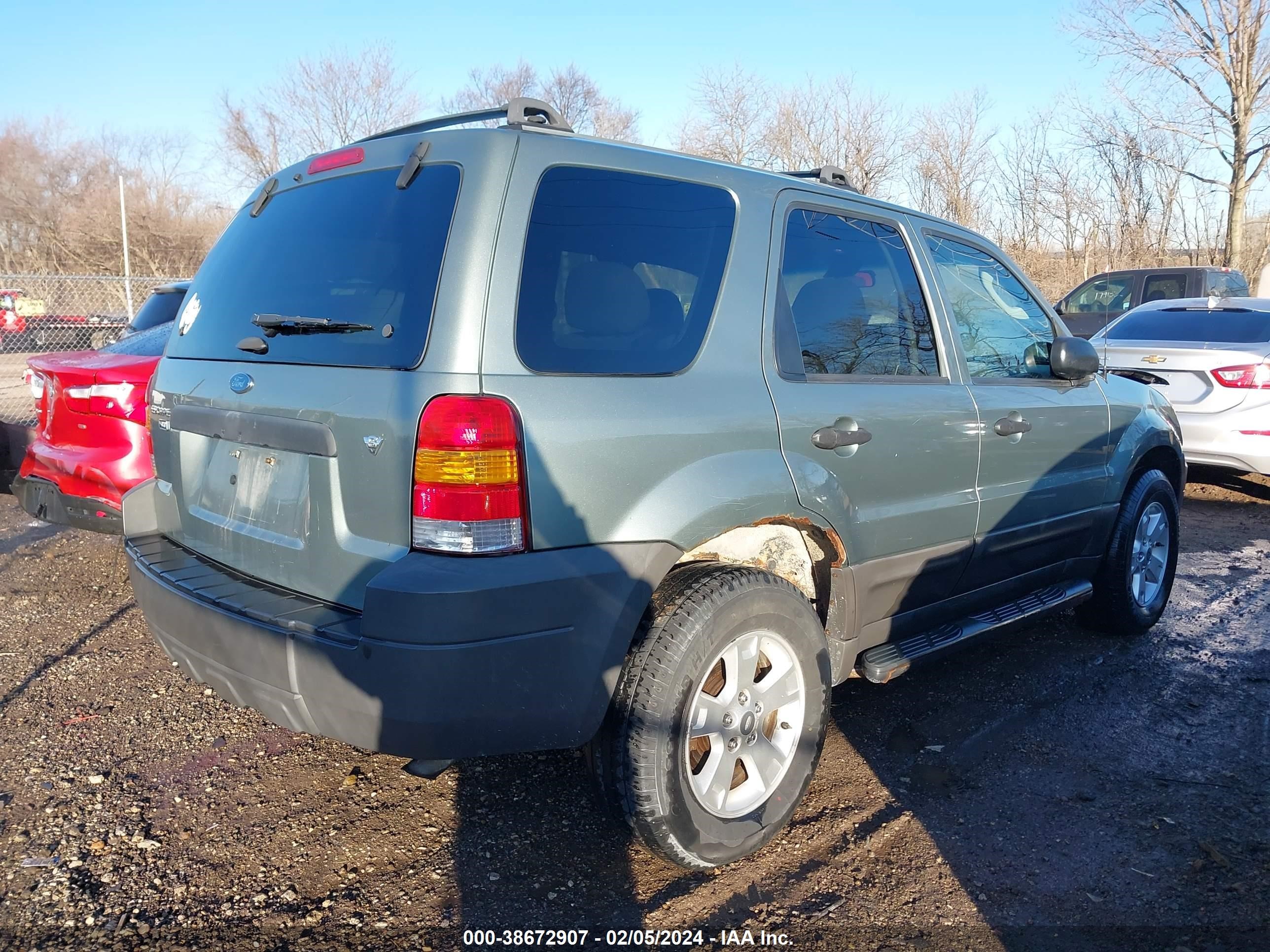 Photo 3 VIN: 1FMCU93115KB85564 - FORD ESCAPE 