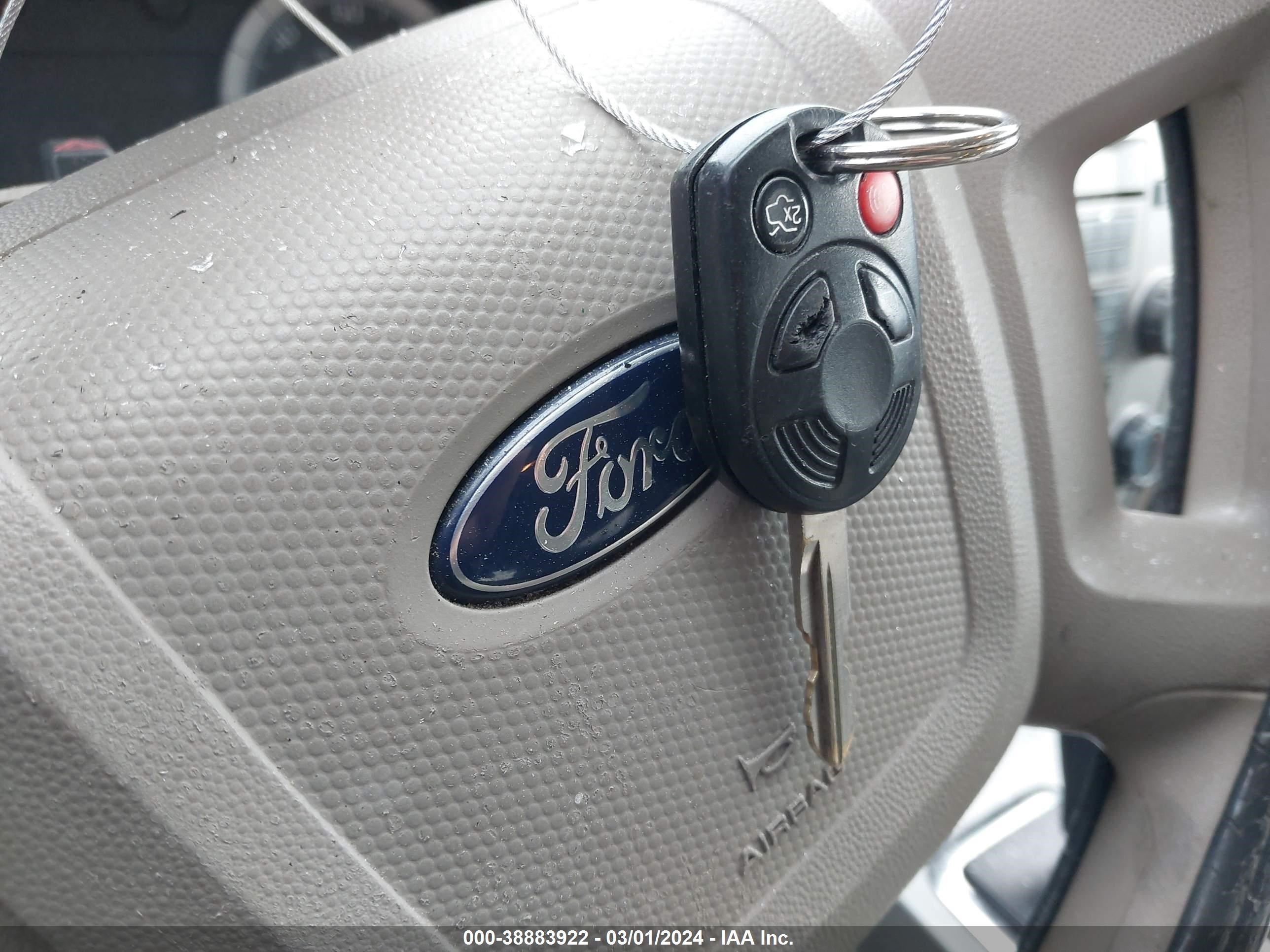 Photo 10 VIN: 1FMCU93118KA04239 - FORD ESCAPE 