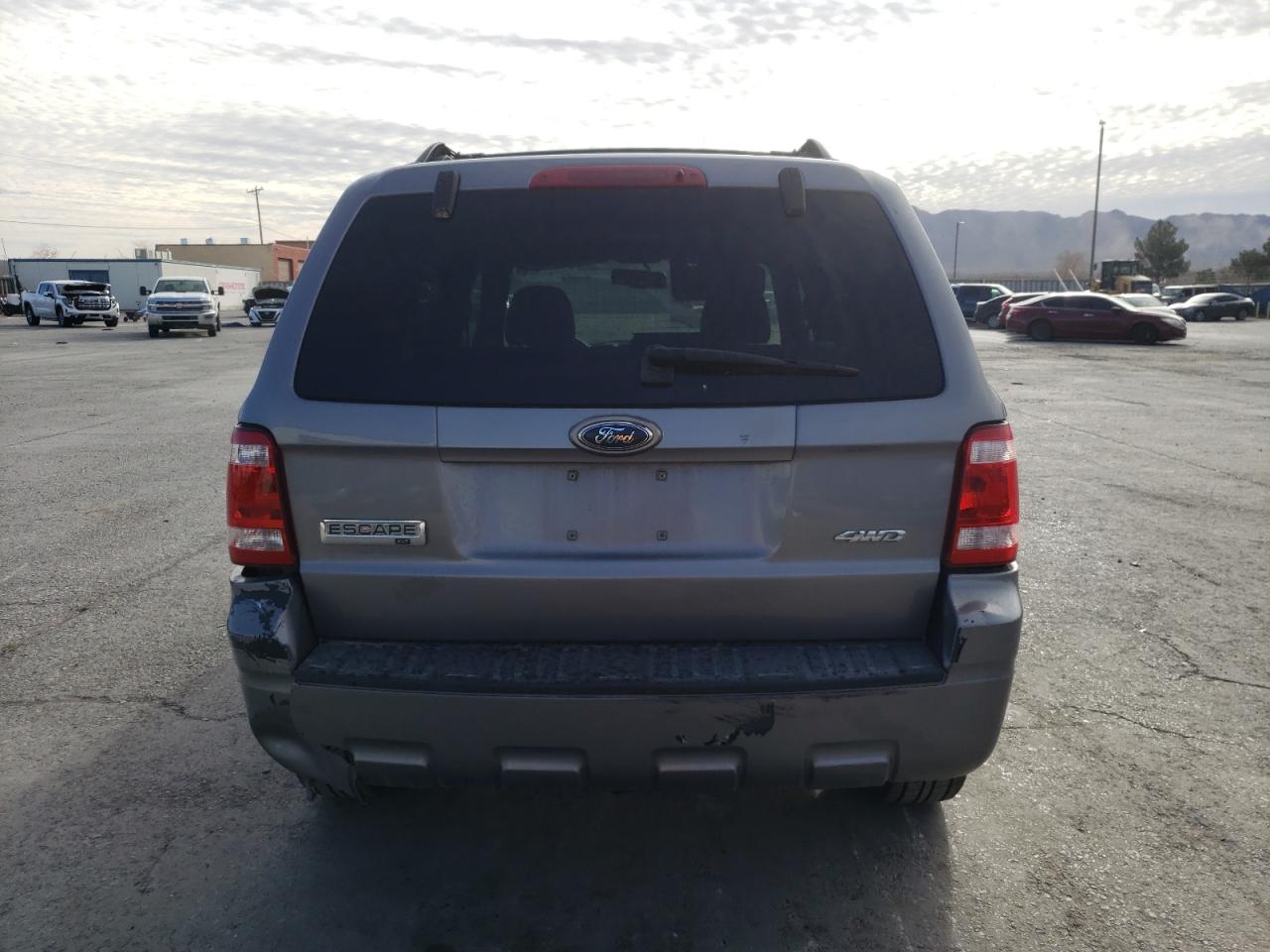 Photo 5 VIN: 1FMCU93118KE77705 - FORD ESCAPE 