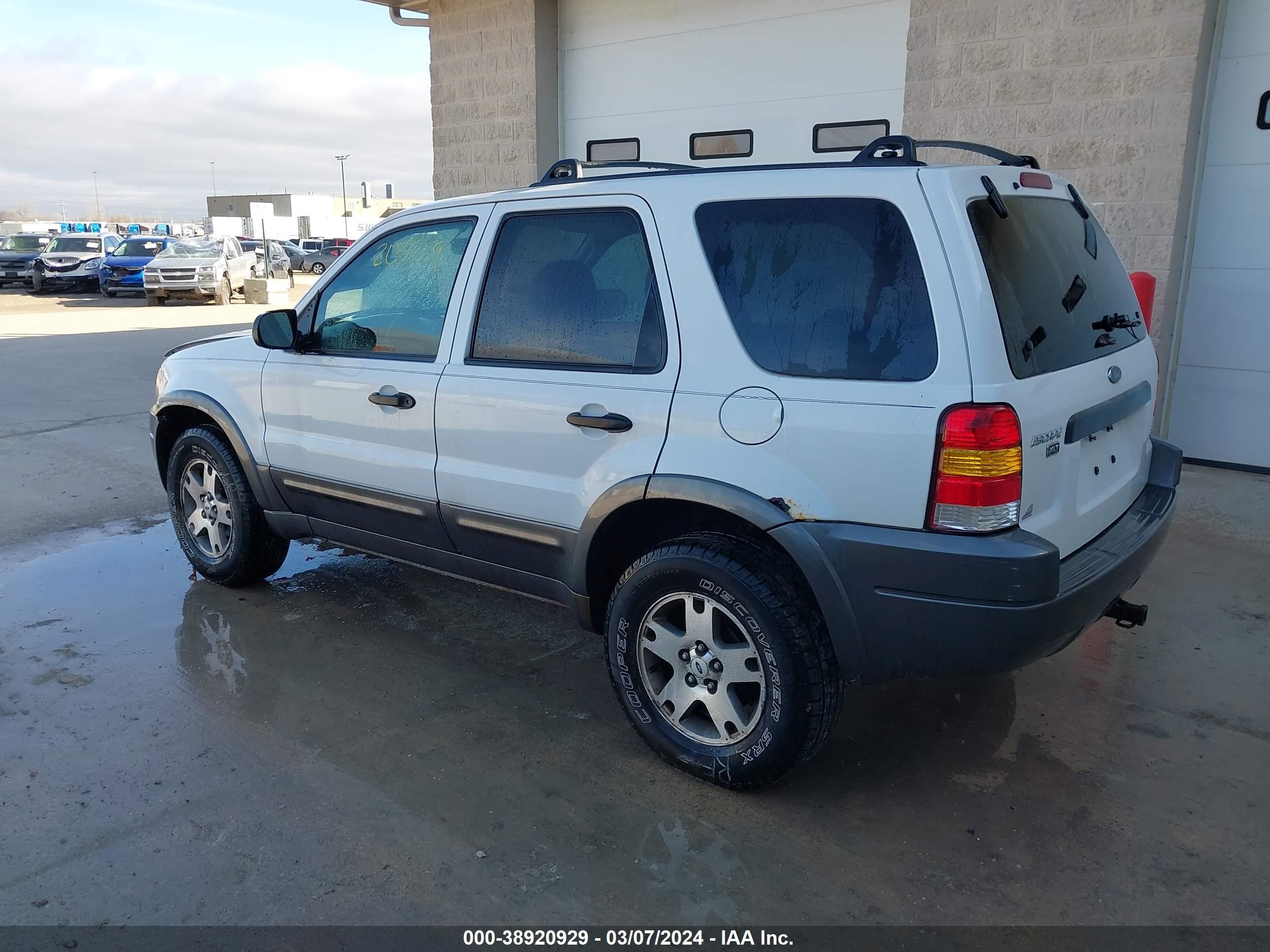 Photo 2 VIN: 1FMCU93124KB66083 - FORD ESCAPE 