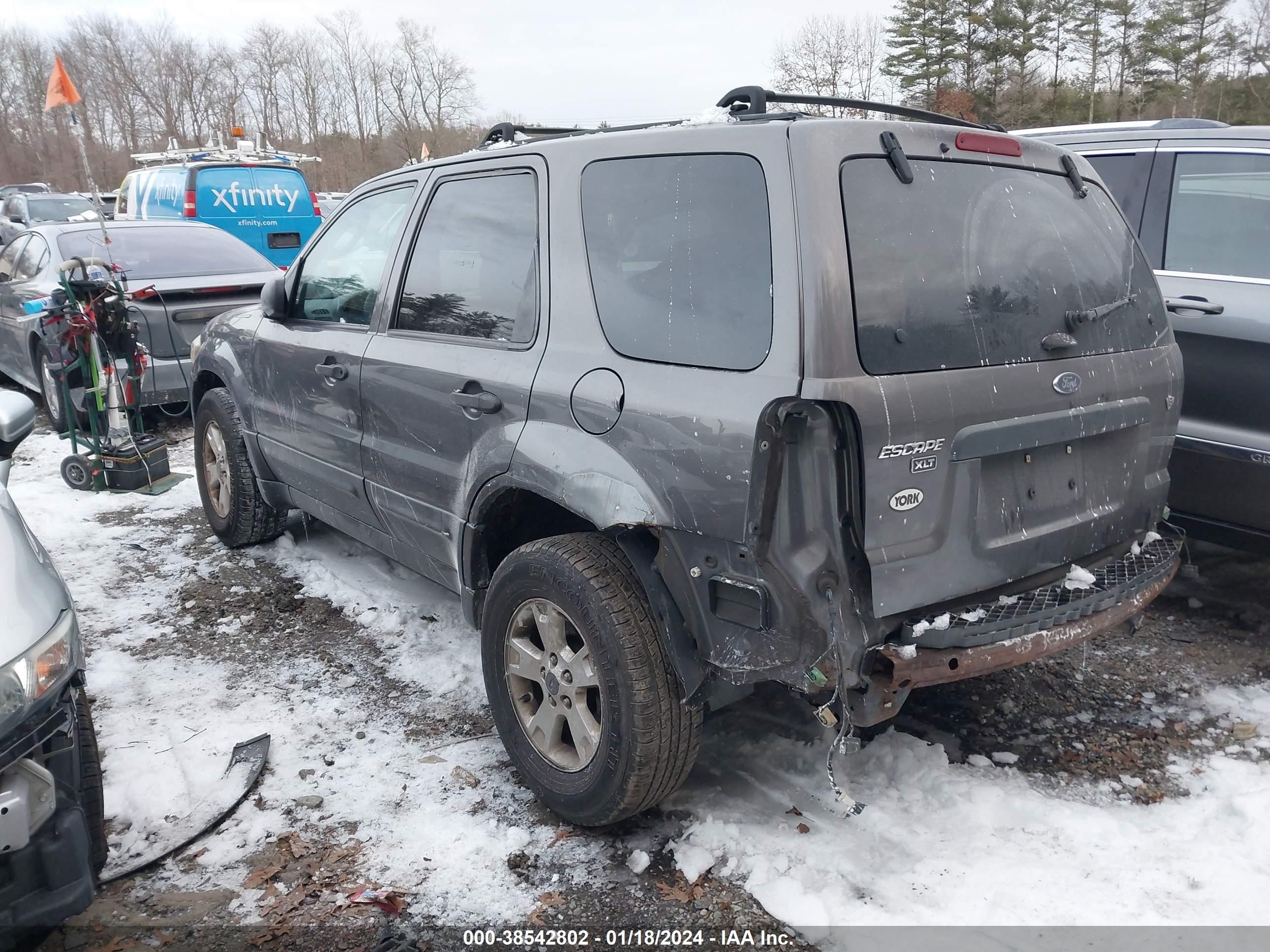 Photo 2 VIN: 1FMCU93125KD16033 - FORD ESCAPE 