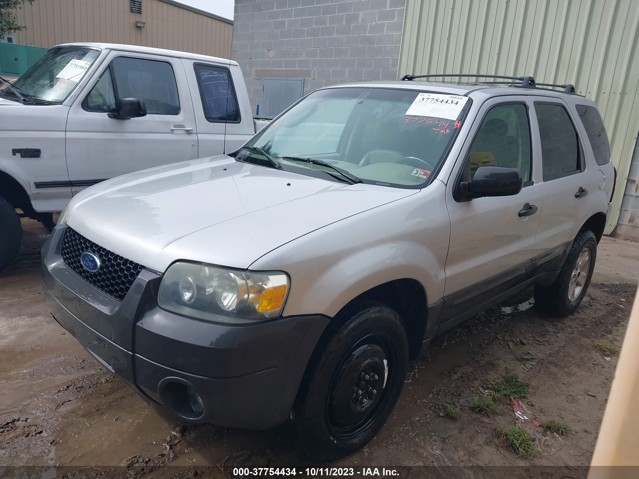 Photo 1 VIN: 1FMCU93126KD33898 - FORD ESCAPE 