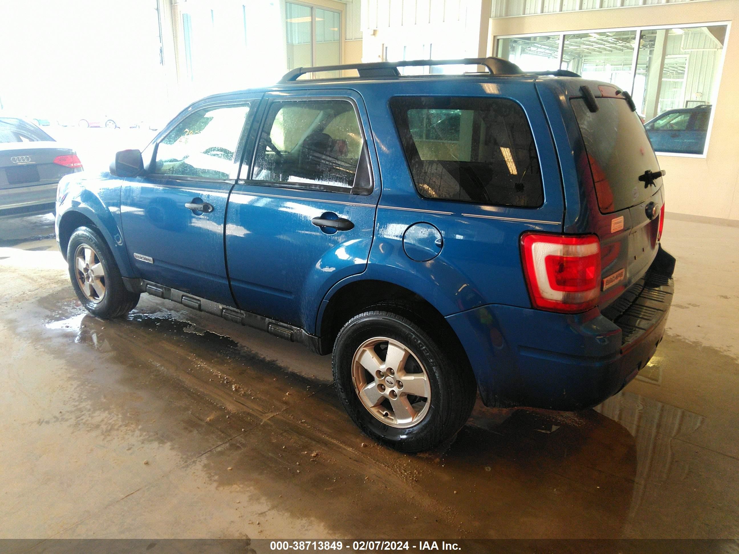 Photo 2 VIN: 1FMCU93128KD05764 - FORD ESCAPE 