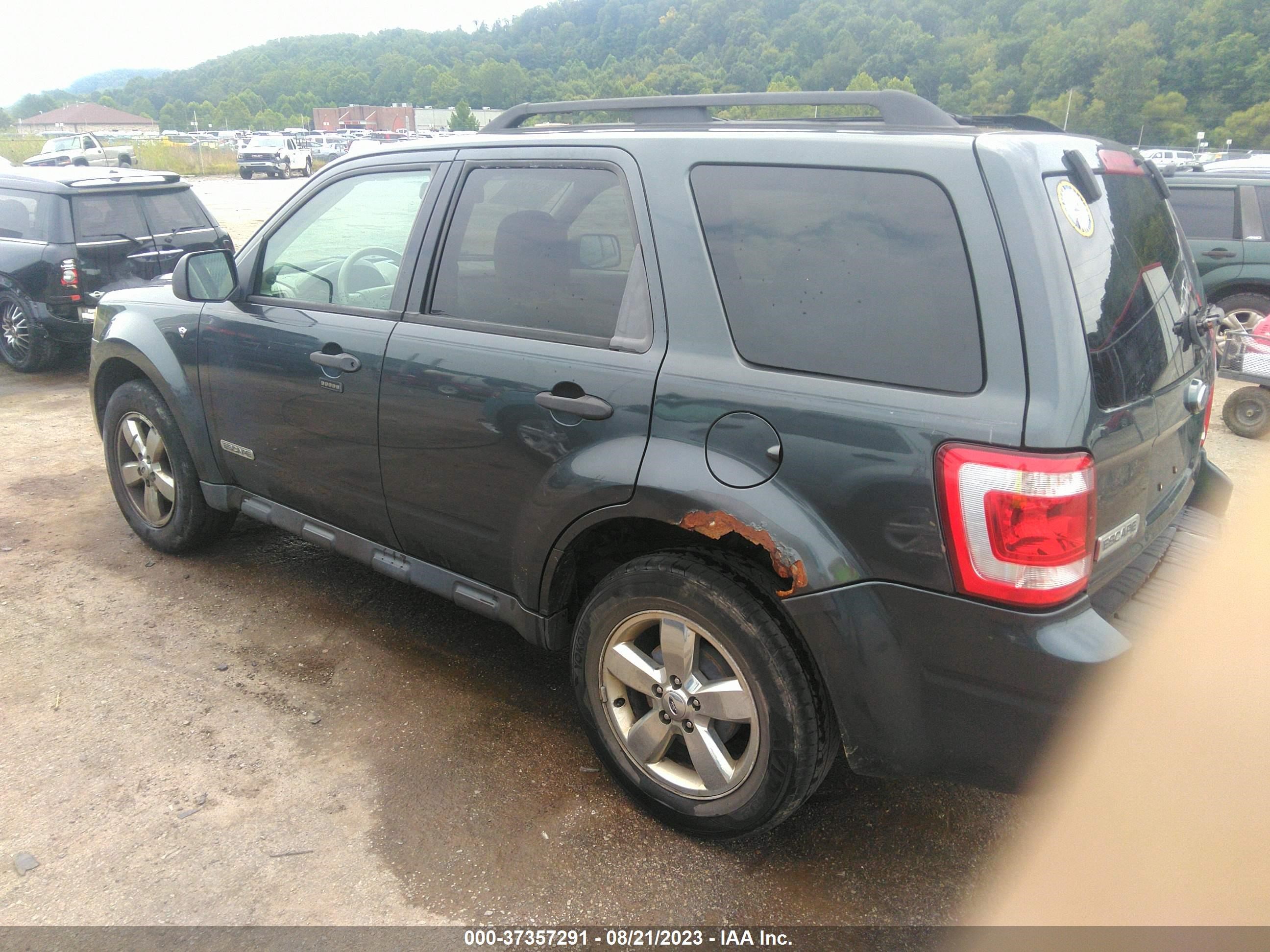 Photo 2 VIN: 1FMCU93138KD92140 - FORD ESCAPE 