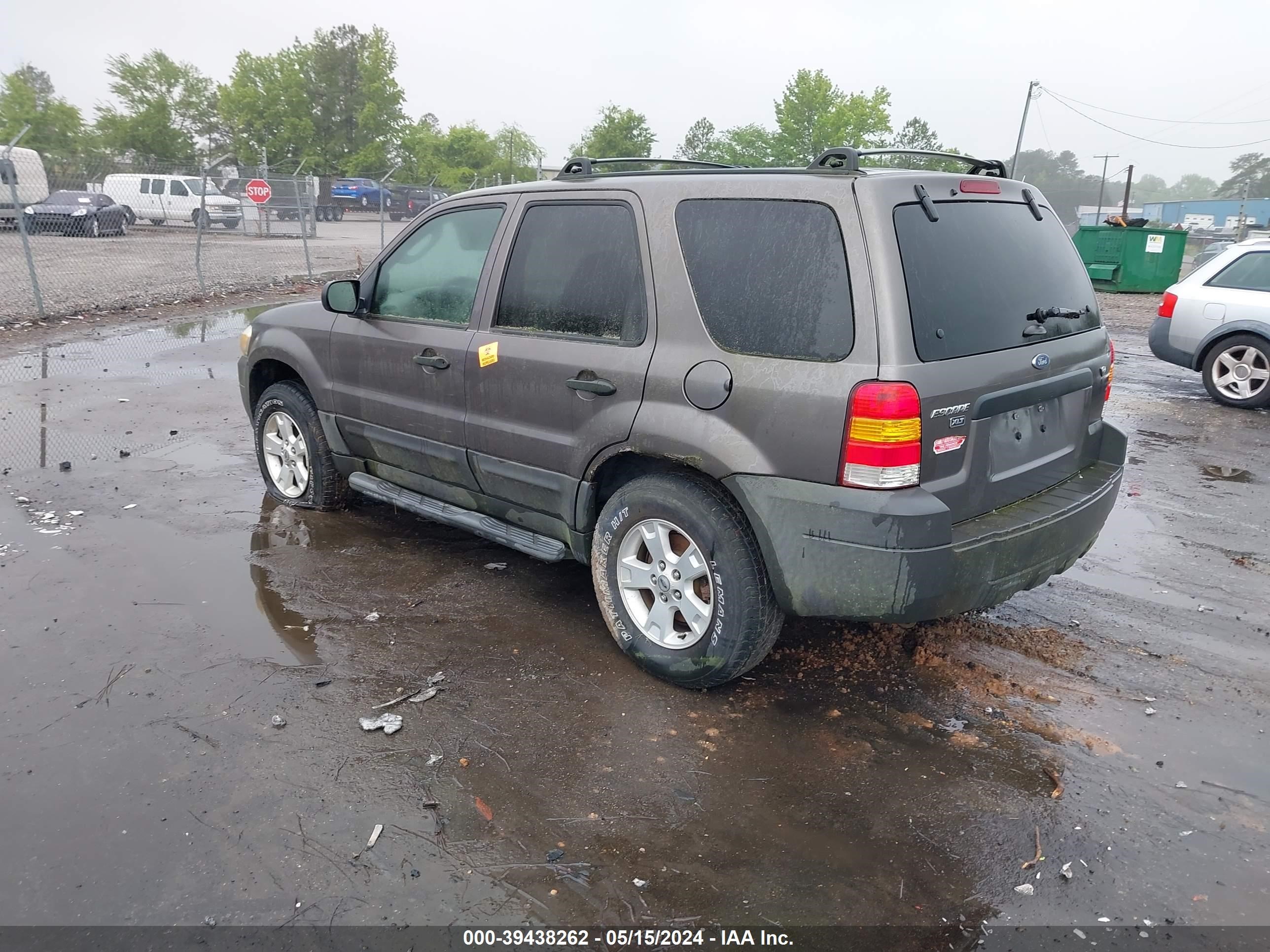 Photo 2 VIN: 1FMCU93146KD09568 - FORD ESCAPE 