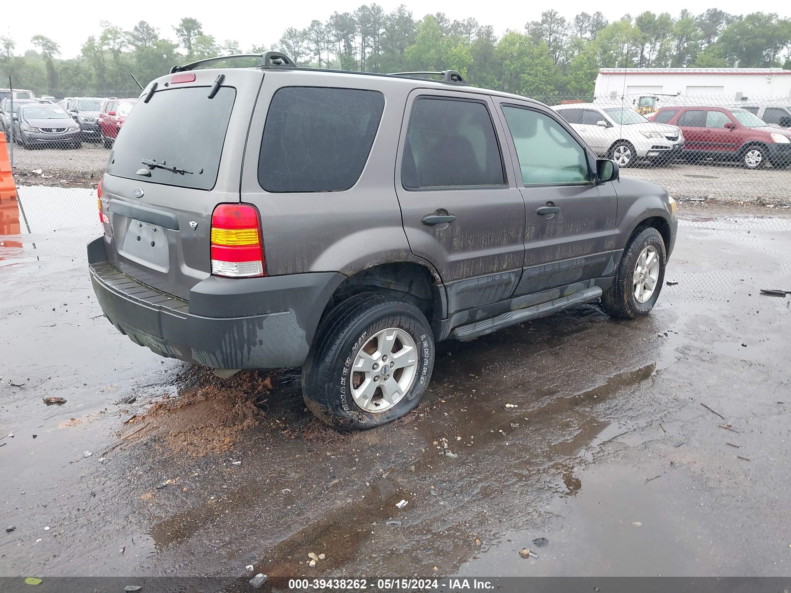 Photo 3 VIN: 1FMCU93146KD09568 - FORD ESCAPE 