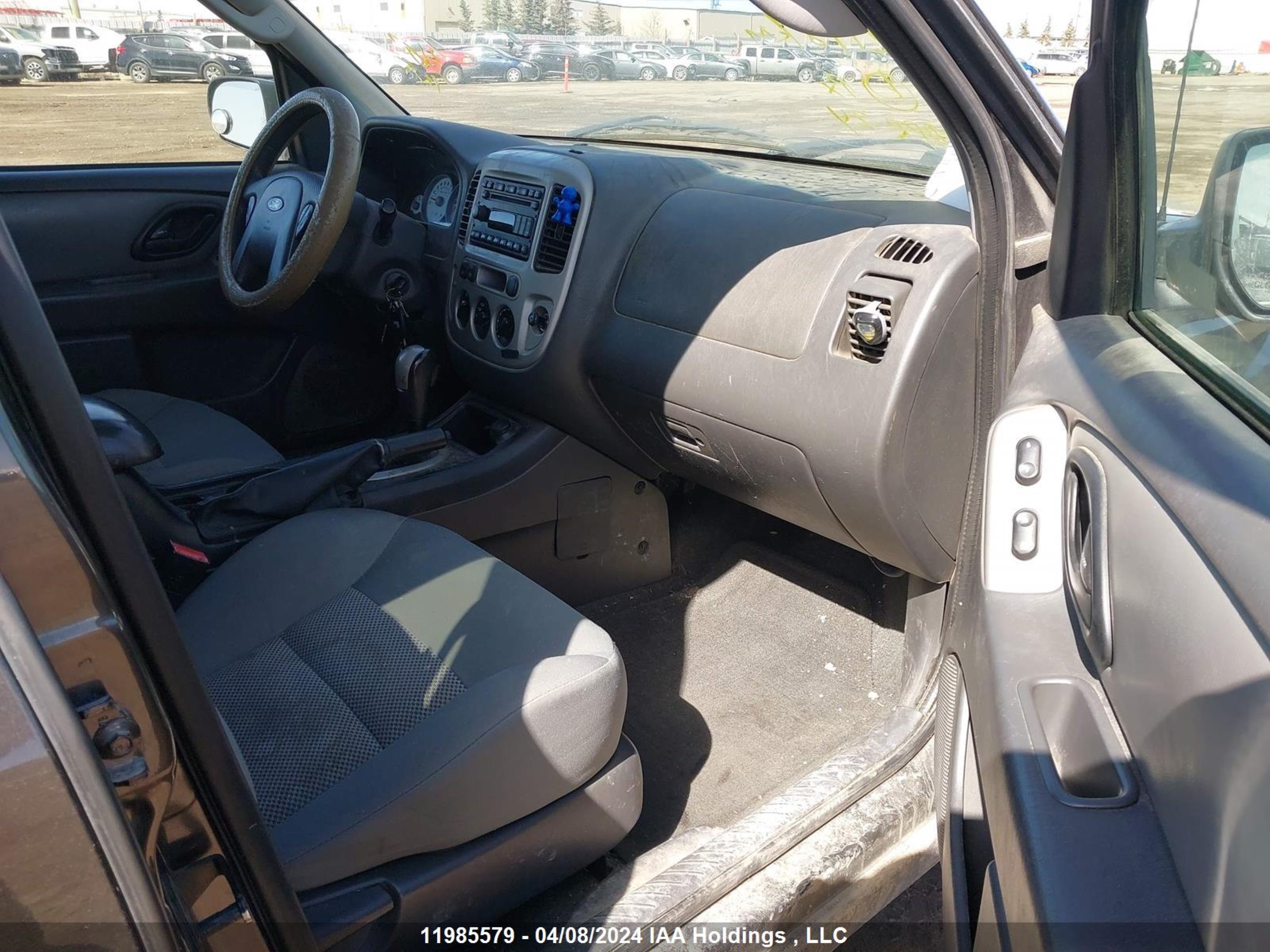 Photo 4 VIN: 1FMCU93147KB56966 - FORD ESCAPE 