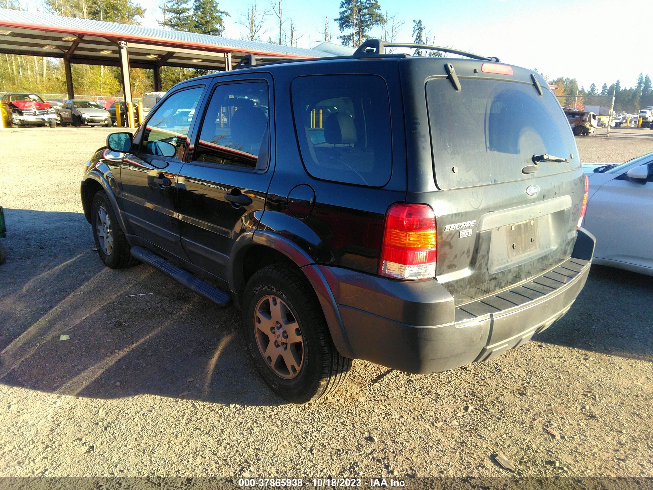 Photo 2 VIN: 1FMCU93155KA36879 - FORD ESCAPE 