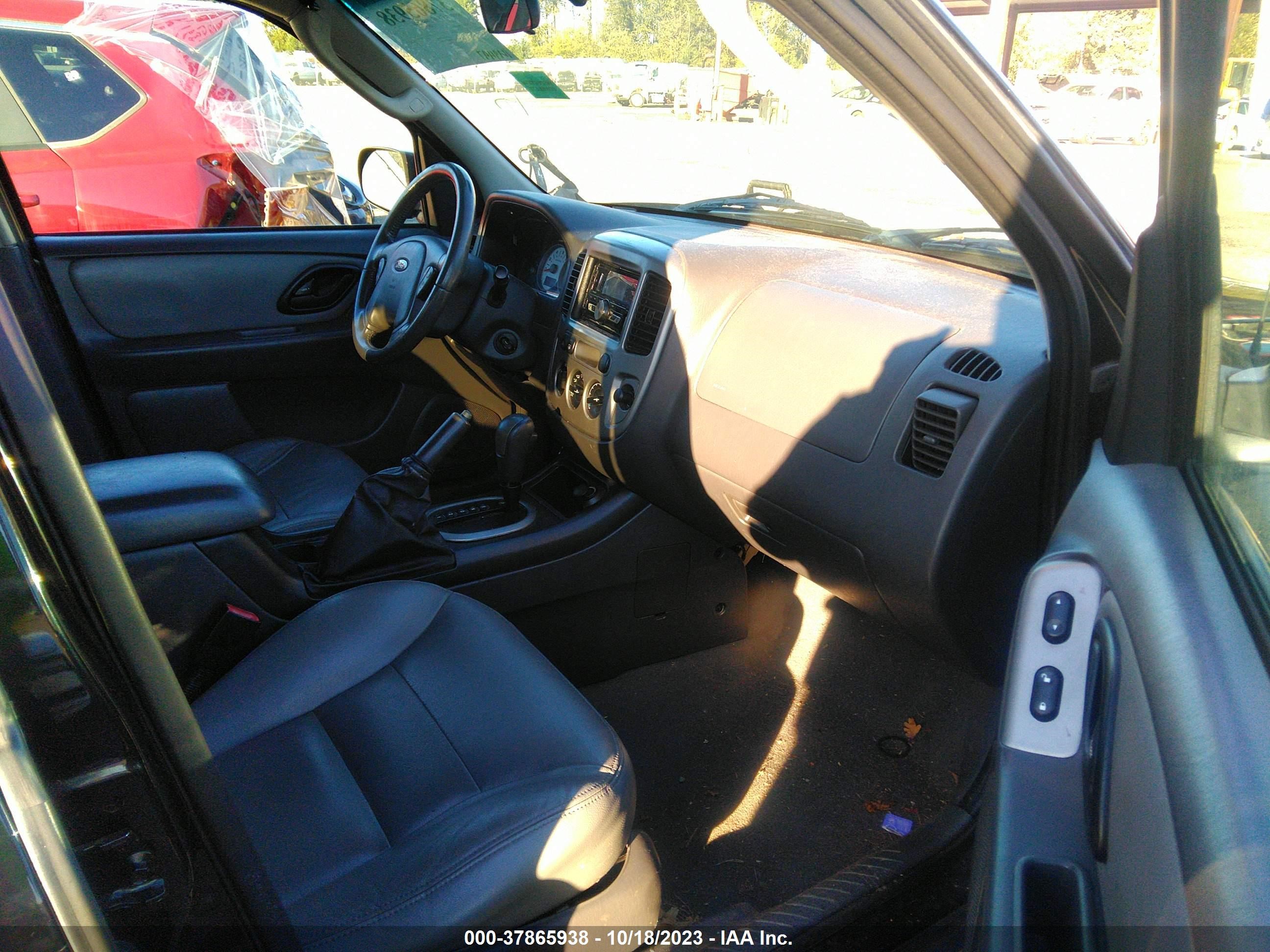 Photo 4 VIN: 1FMCU93155KA36879 - FORD ESCAPE 