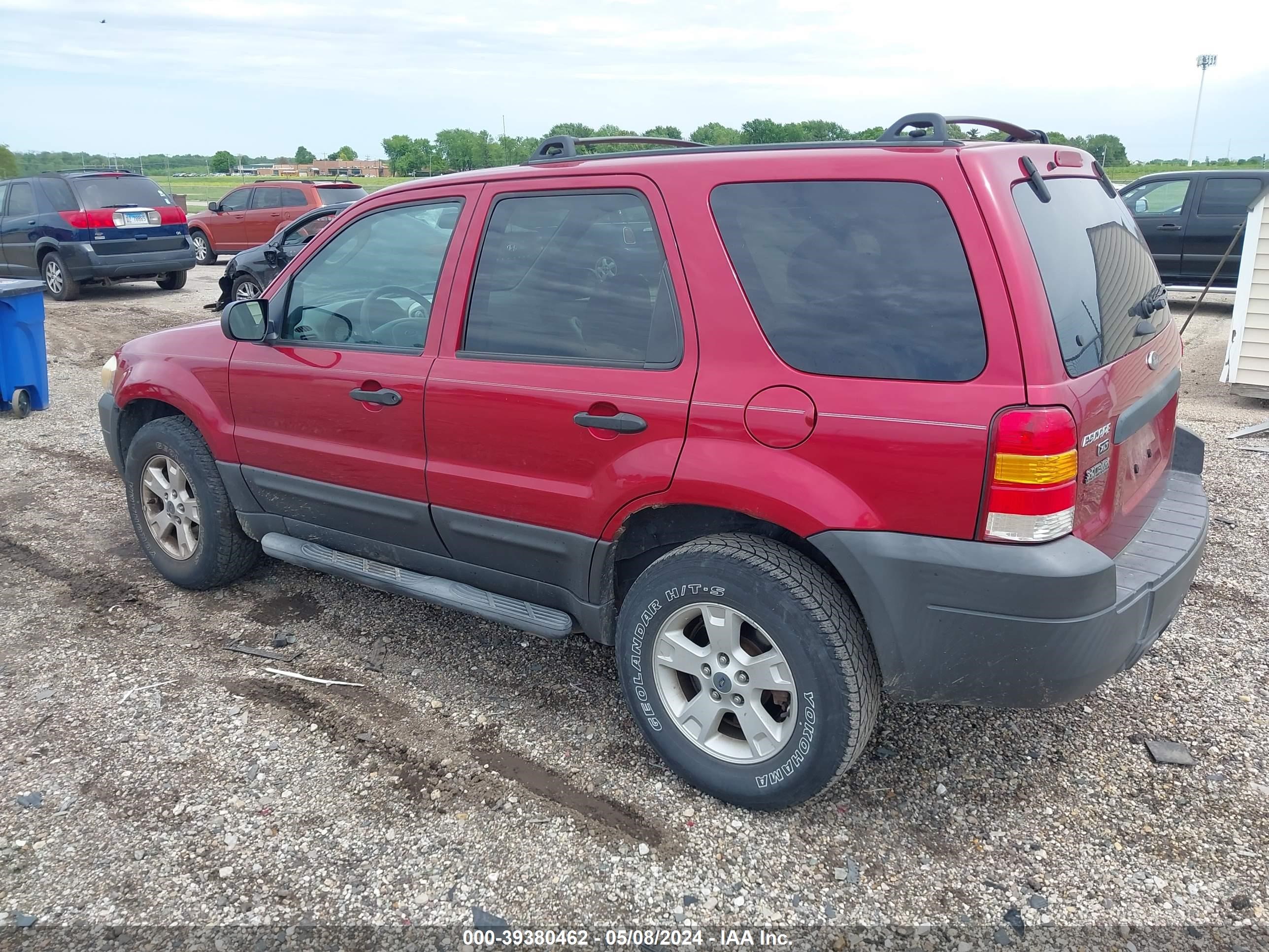 Photo 2 VIN: 1FMCU93155KD98453 - FORD ESCAPE 