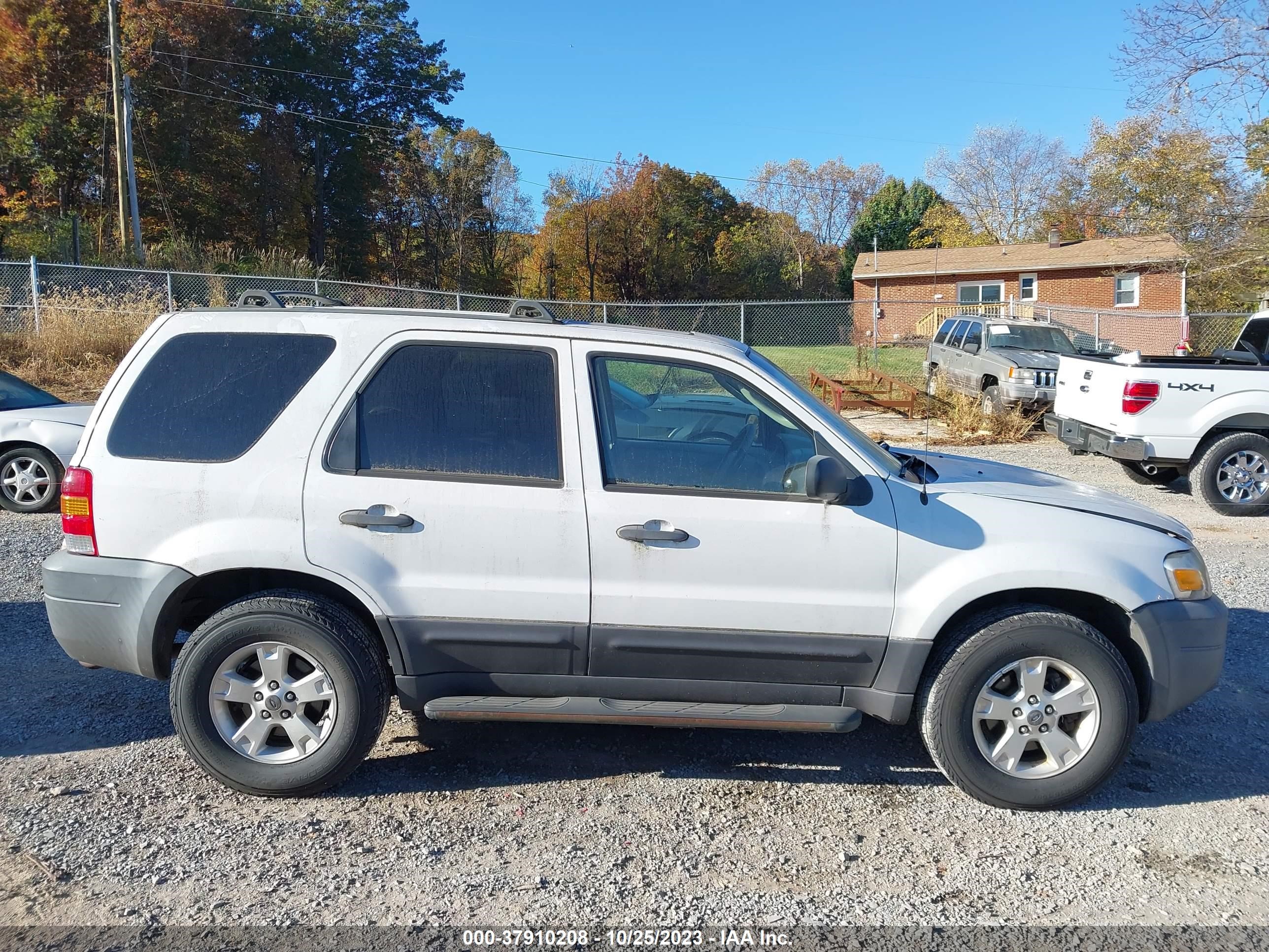 Photo 13 VIN: 1FMCU93156KC81800 - FORD ESCAPE 