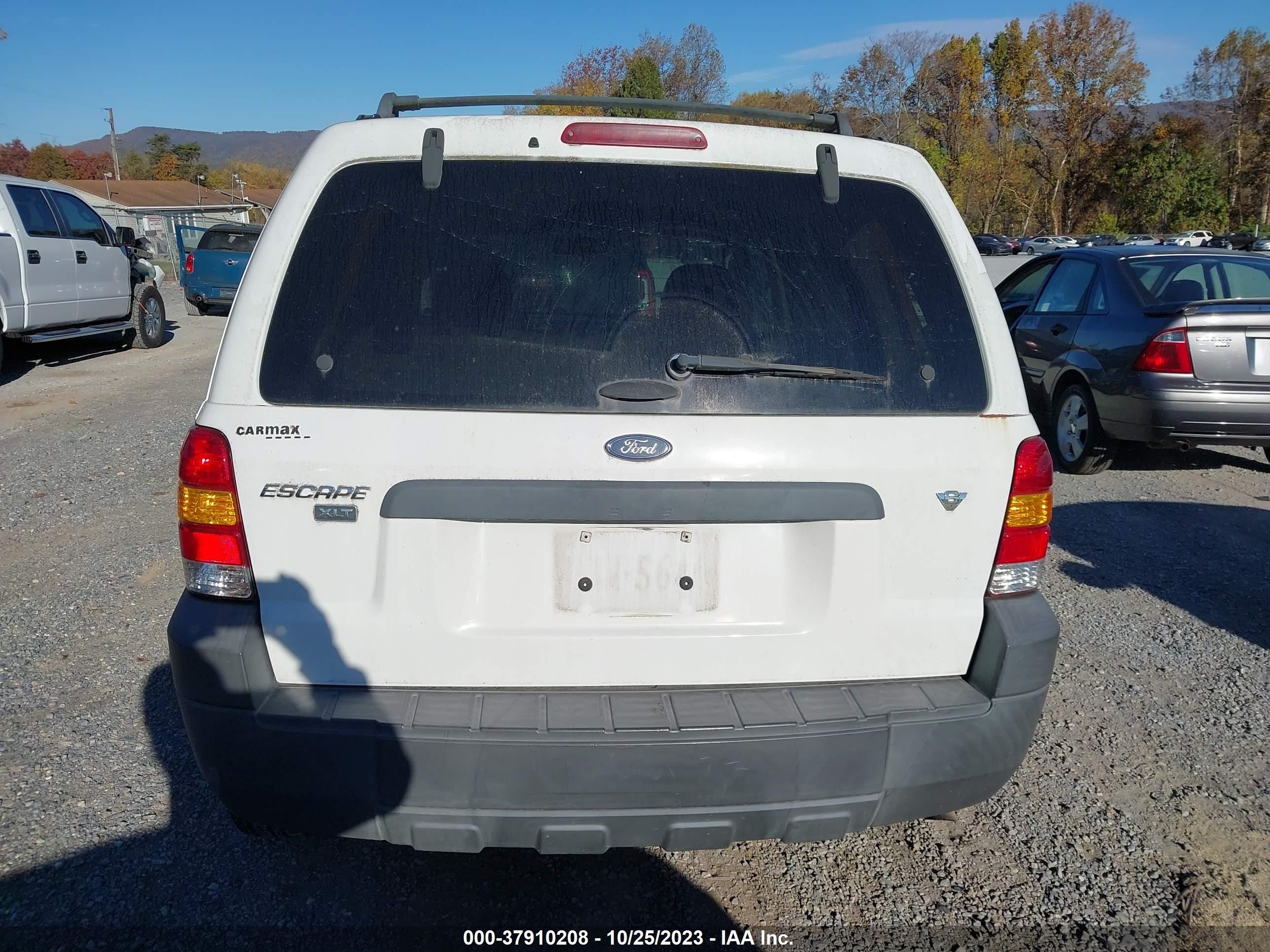 Photo 16 VIN: 1FMCU93156KC81800 - FORD ESCAPE 