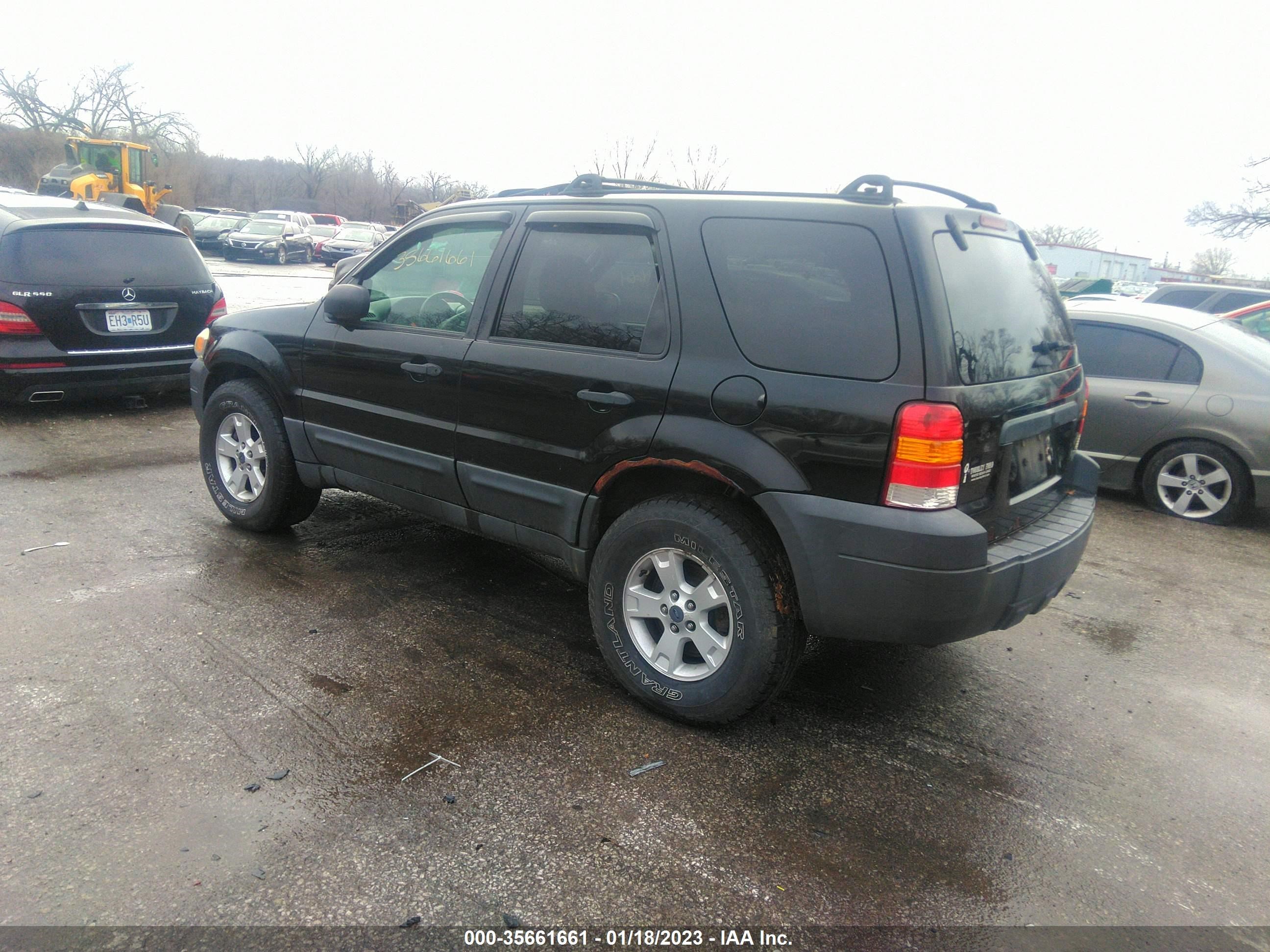 Photo 2 VIN: 1FMCU93157KC06273 - FORD ESCAPE 