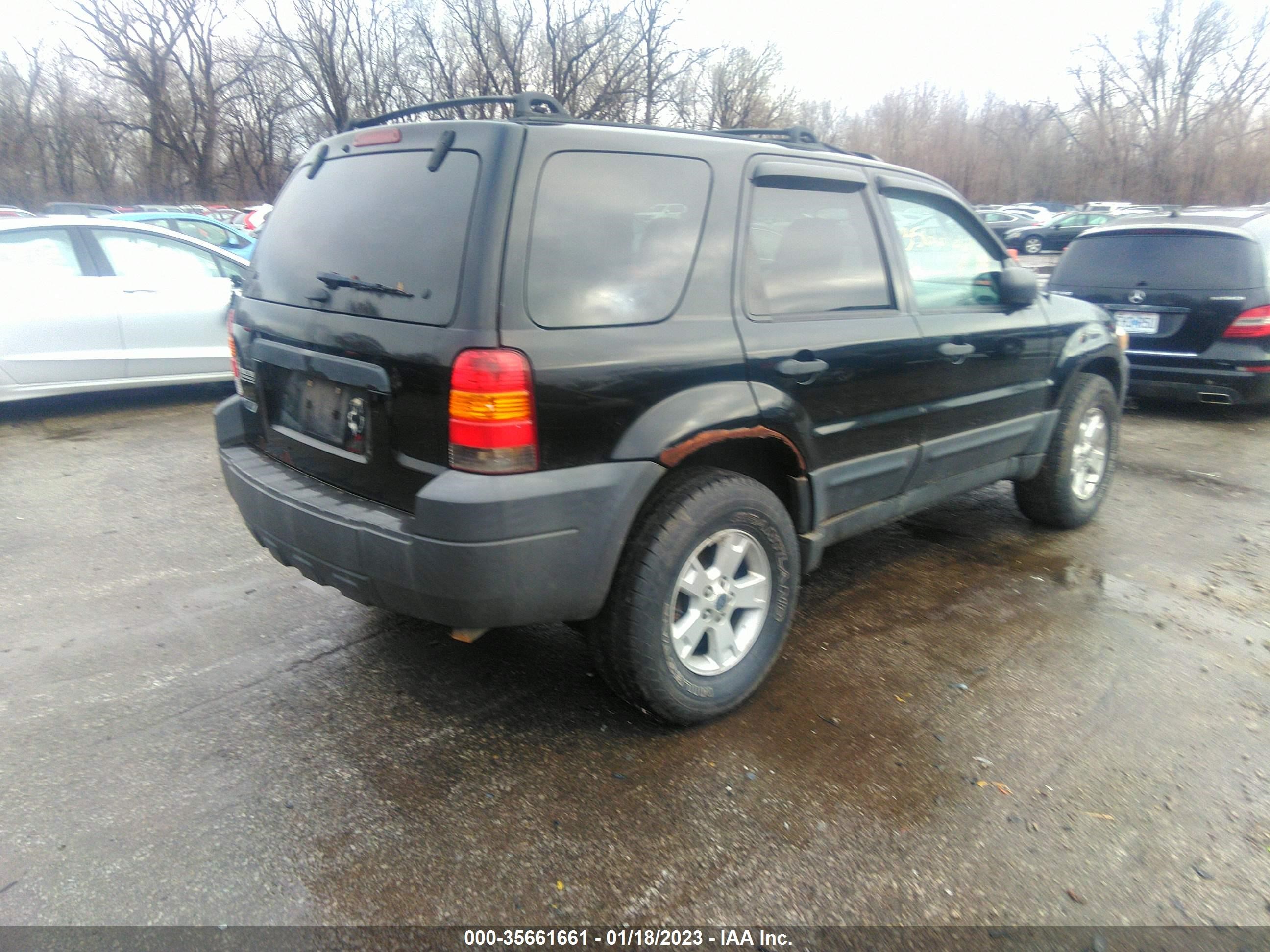 Photo 3 VIN: 1FMCU93157KC06273 - FORD ESCAPE 