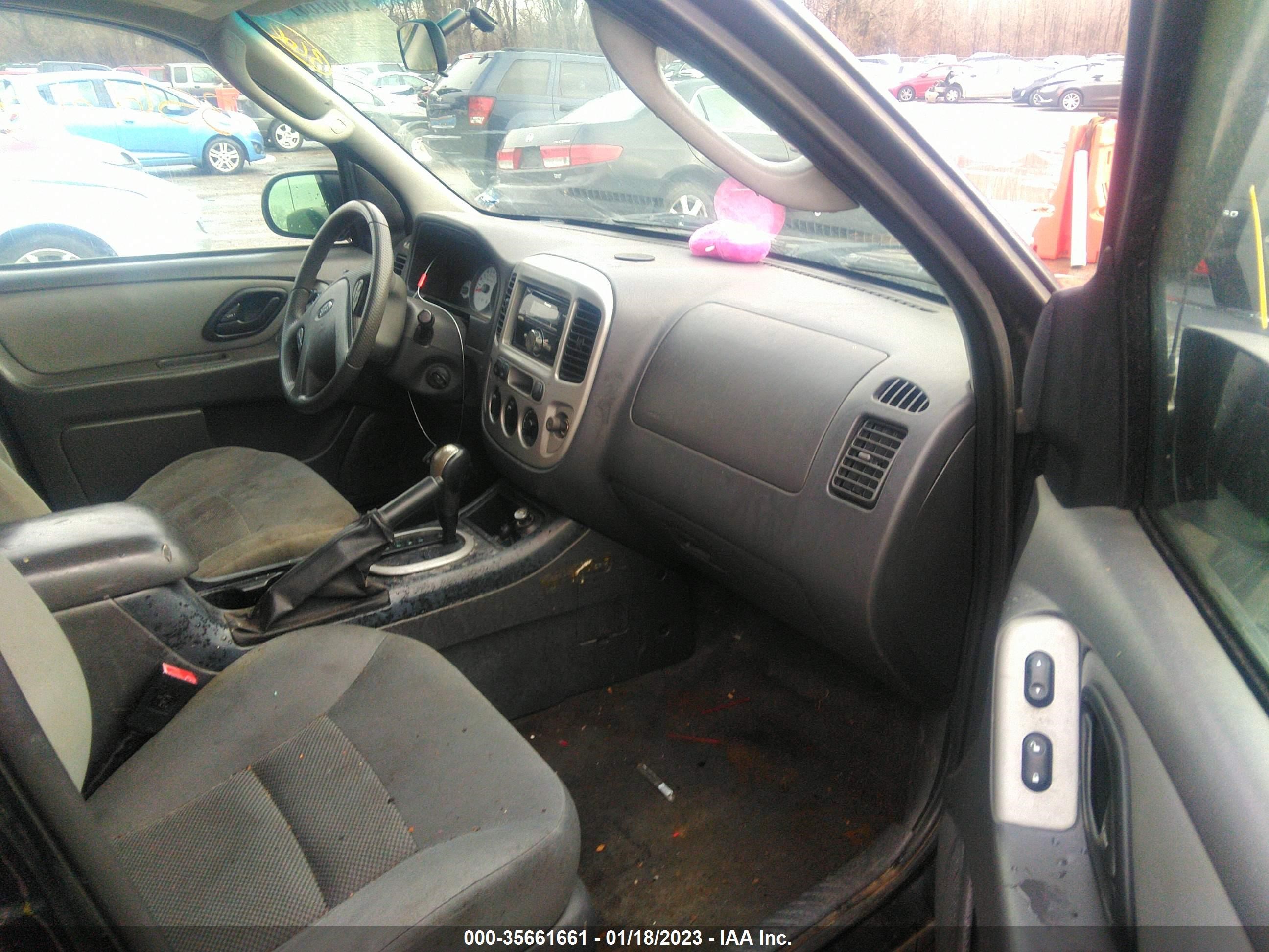 Photo 4 VIN: 1FMCU93157KC06273 - FORD ESCAPE 