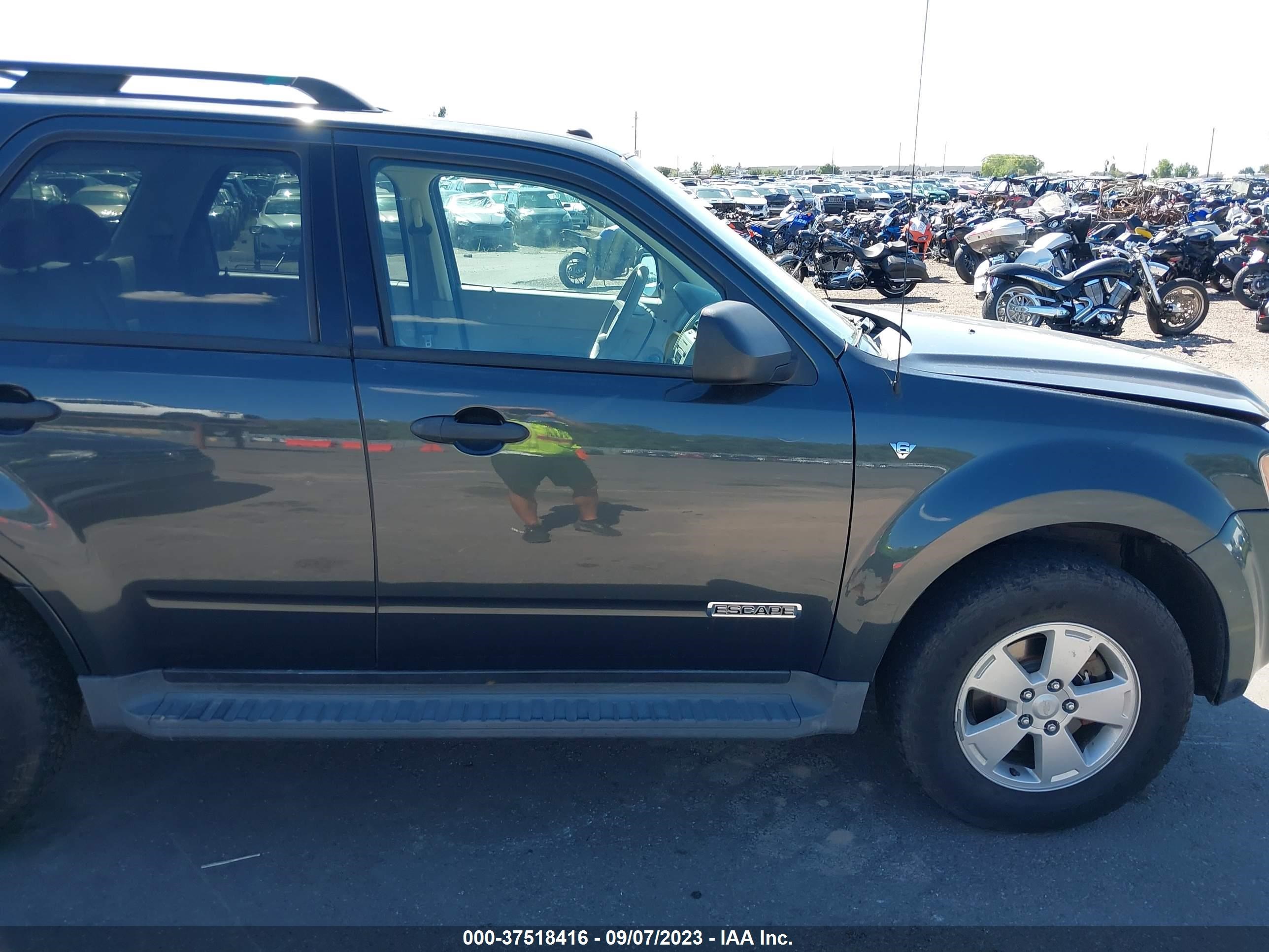 Photo 11 VIN: 1FMCU93158KC82819 - FORD ESCAPE 